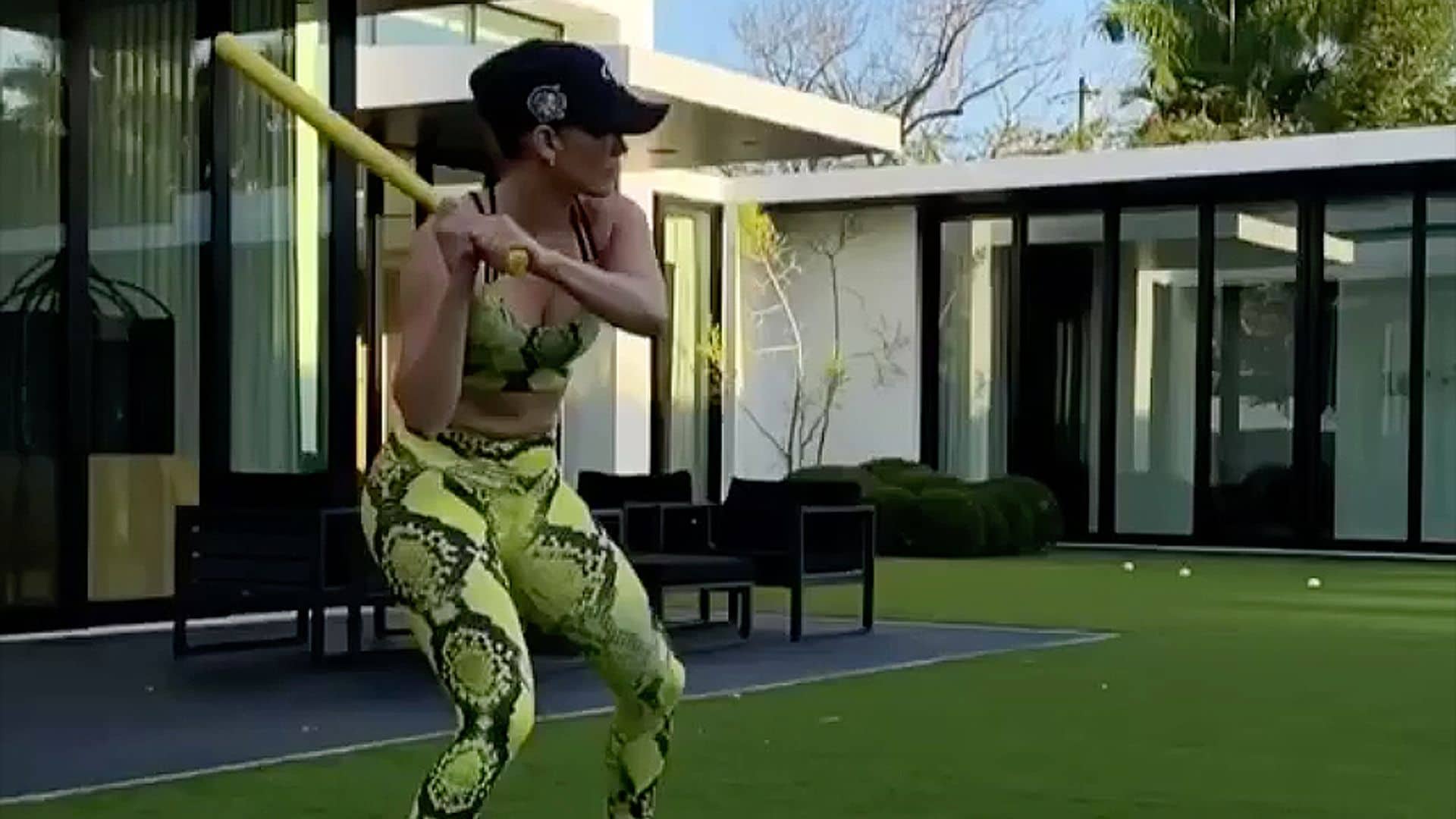 ¡'Strike'! Jennifer Lopez aprende a batear con su entrenador favorito, Alex Rodríguez