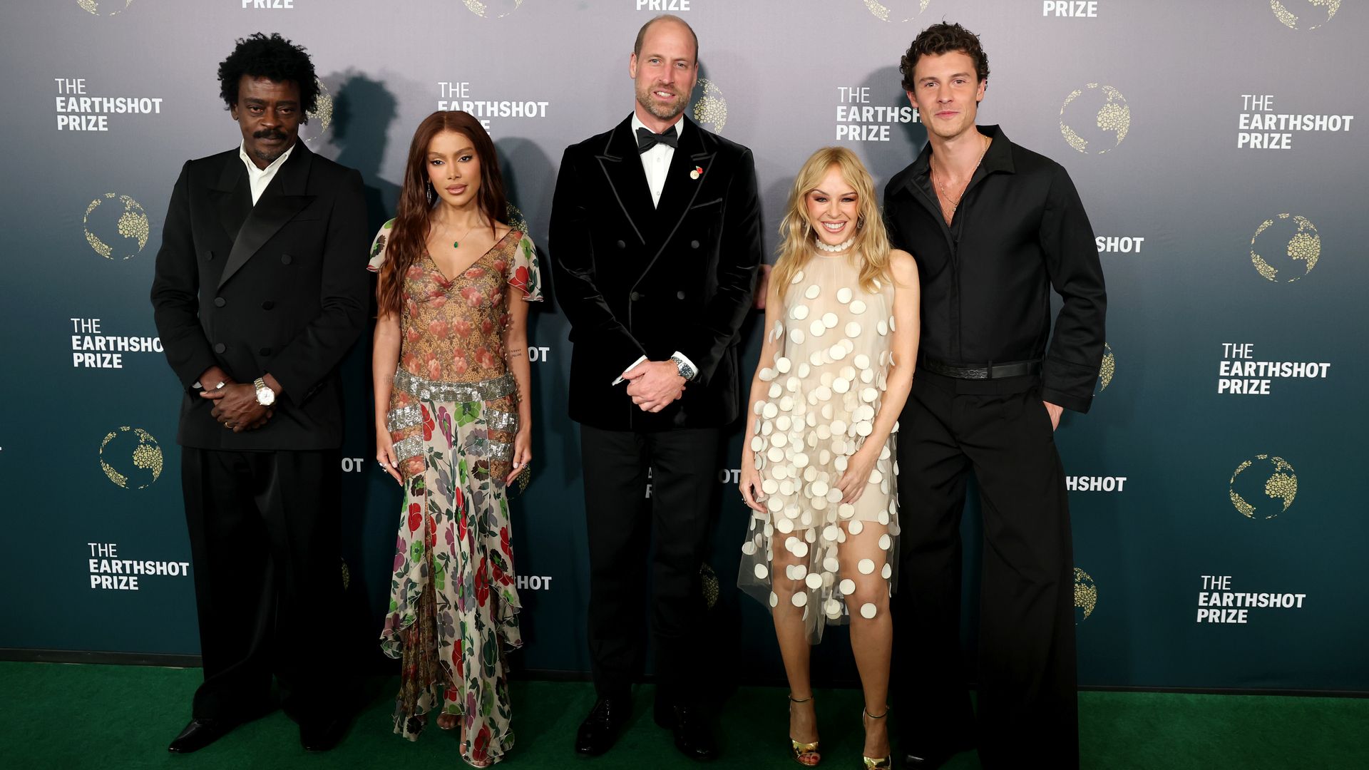 De izquierda a derecha; Seu Jorge, Anitta, el príncipe William, Kylie Minogue, Y Shawn Mendes en los Premios Earthshot 2025, en Río de Janeiro, Brasil