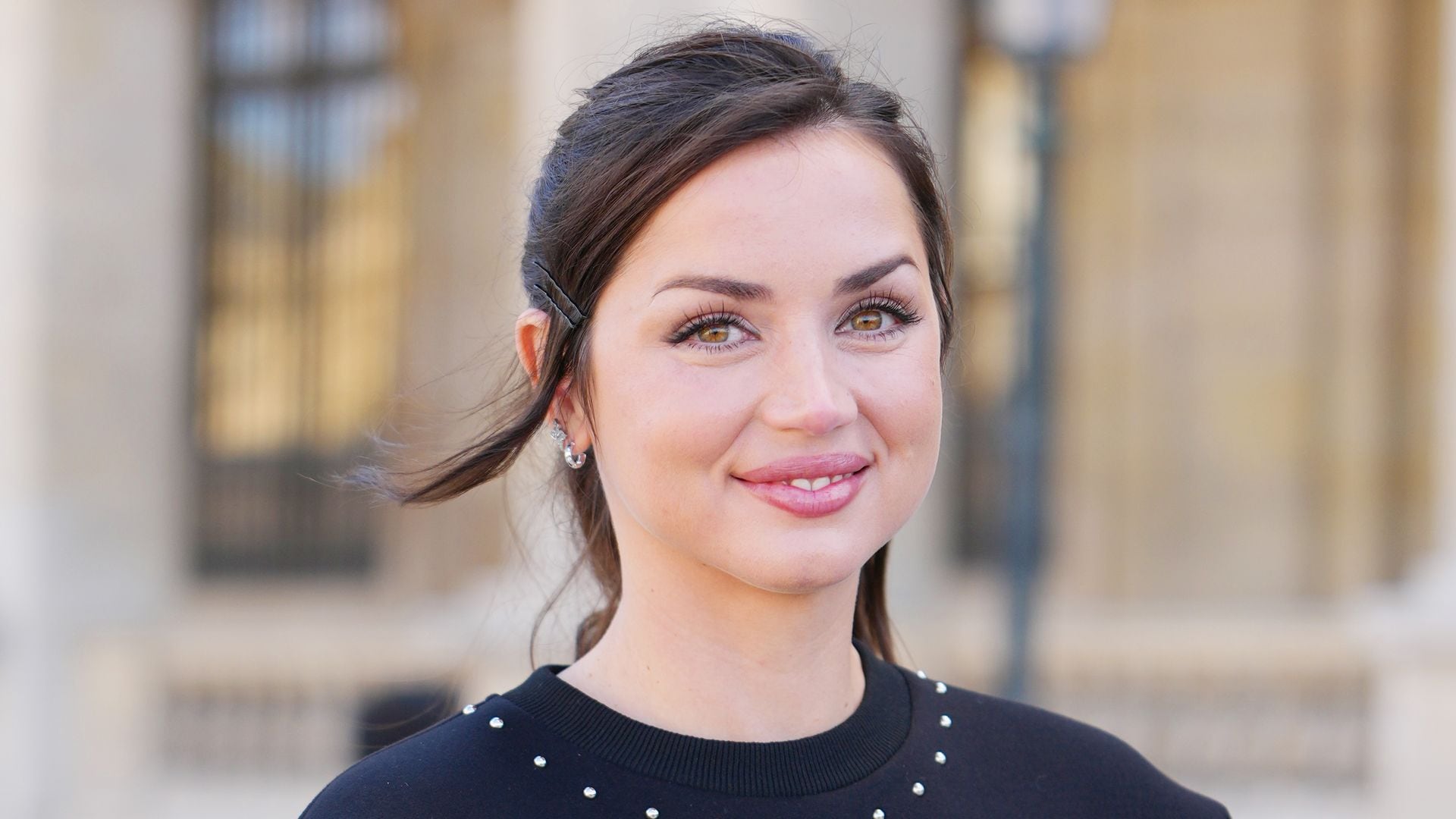 Ana de Armas en el desfile de Louis Vuitton en Paris Fashion Week el 30 de septiembre de 2025