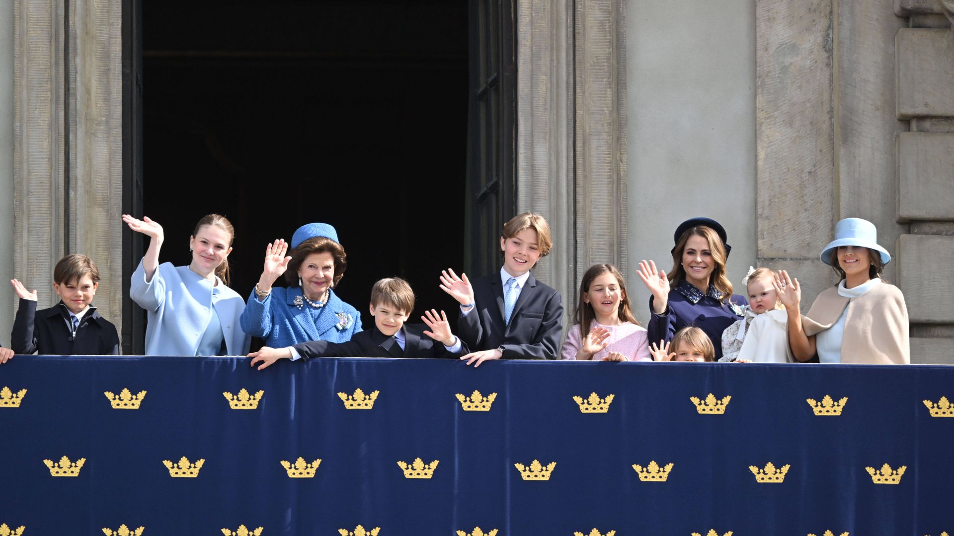 La reina Silvia, la princesa Magdalena y la princesa Sofia con los nietos de los Reyes