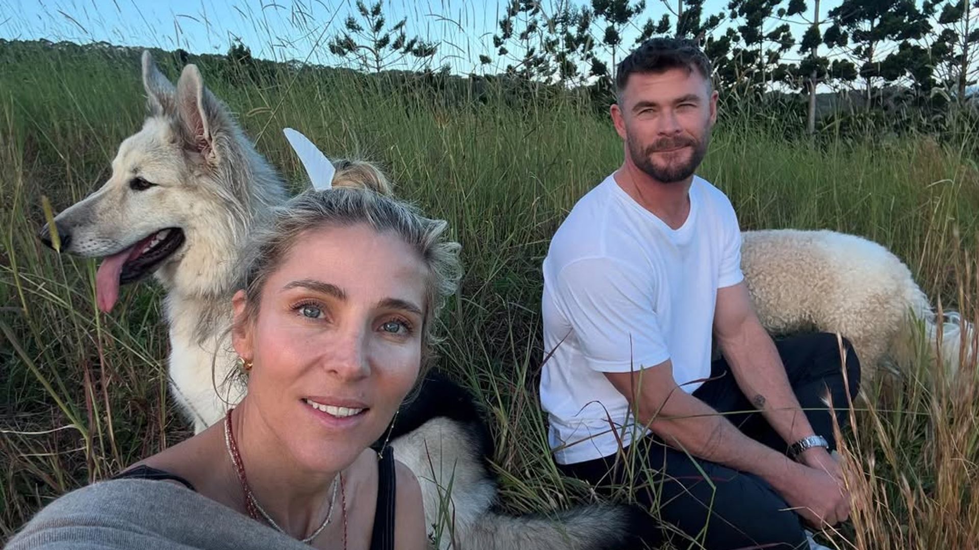 Chris Hemsworth y Elsa Pataky hablan de la crianza de sus tres hijos en Australia: “Básicamente, vivimos al aire libre”