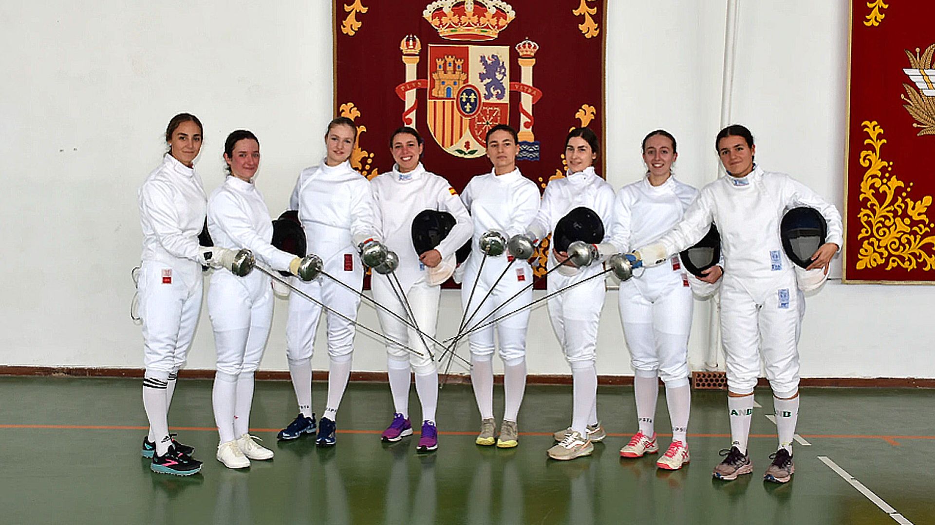 La princesa Leonor,  florete en mano, compite en un torneo de esgrima en Murcia