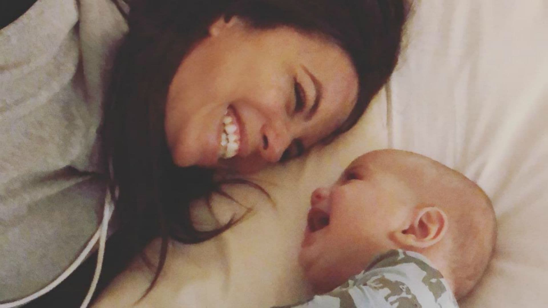 Eva Longoria derrite corazones con una tierna foto al lado de su pequeño Santiago
