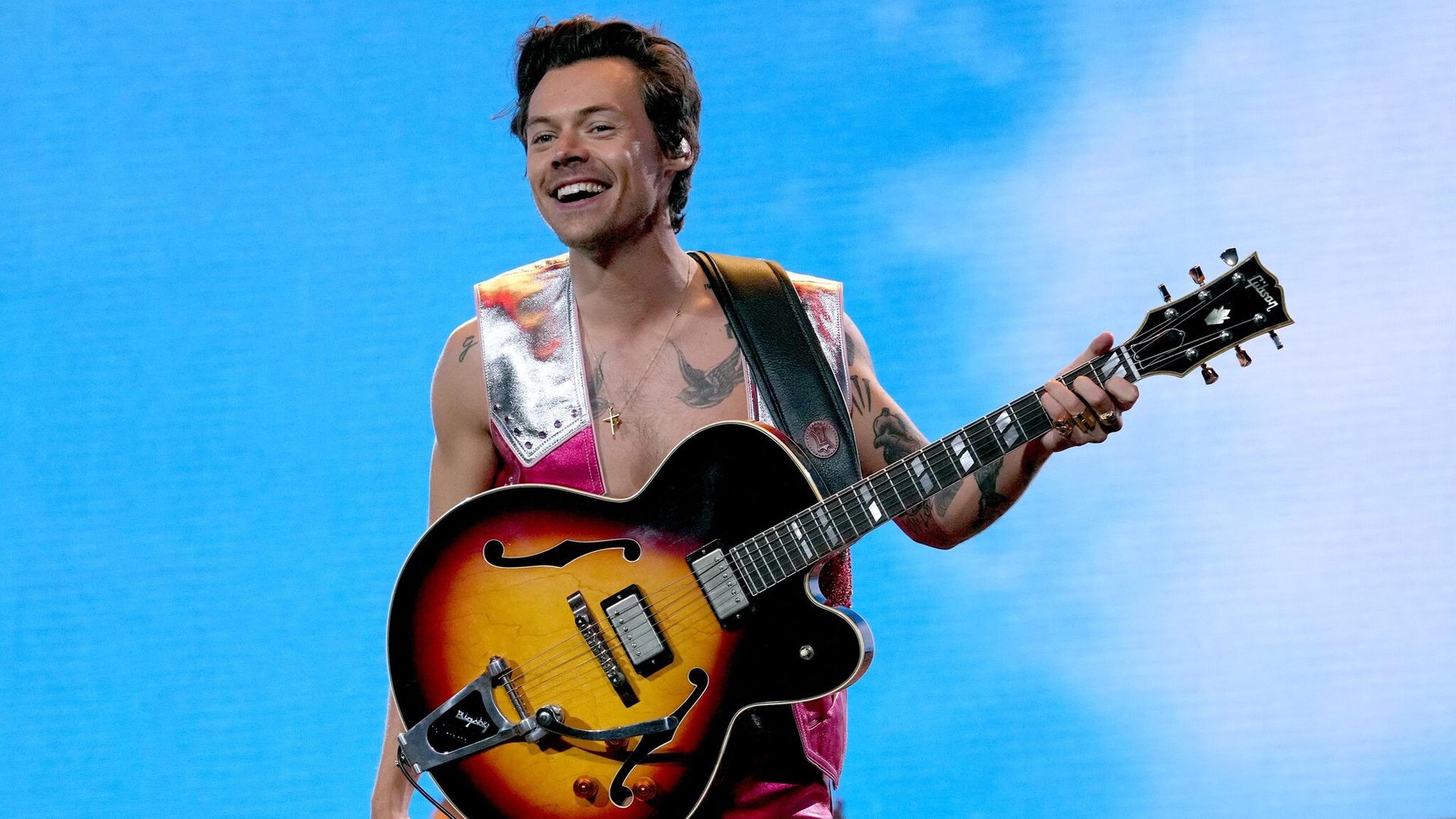 Harry Styles se reencuentra con su maestra del jardín de niños y le dedica una canción