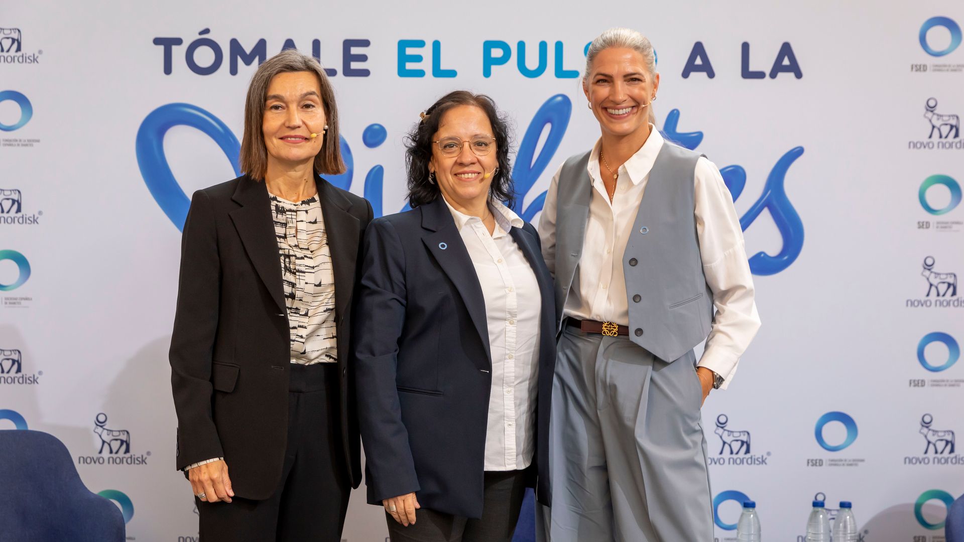 Laura Sánchez (a la derecha de la imagen) junto a la Dra. María José Picón, vicepresidenta primera de la Sociedad Española de Diabetes (SED) y portavoz de la FSED, y  Silvia Meije, directora de Acceso al Mercado y Relaciones Institucionales de Novo Nordisk en España. 