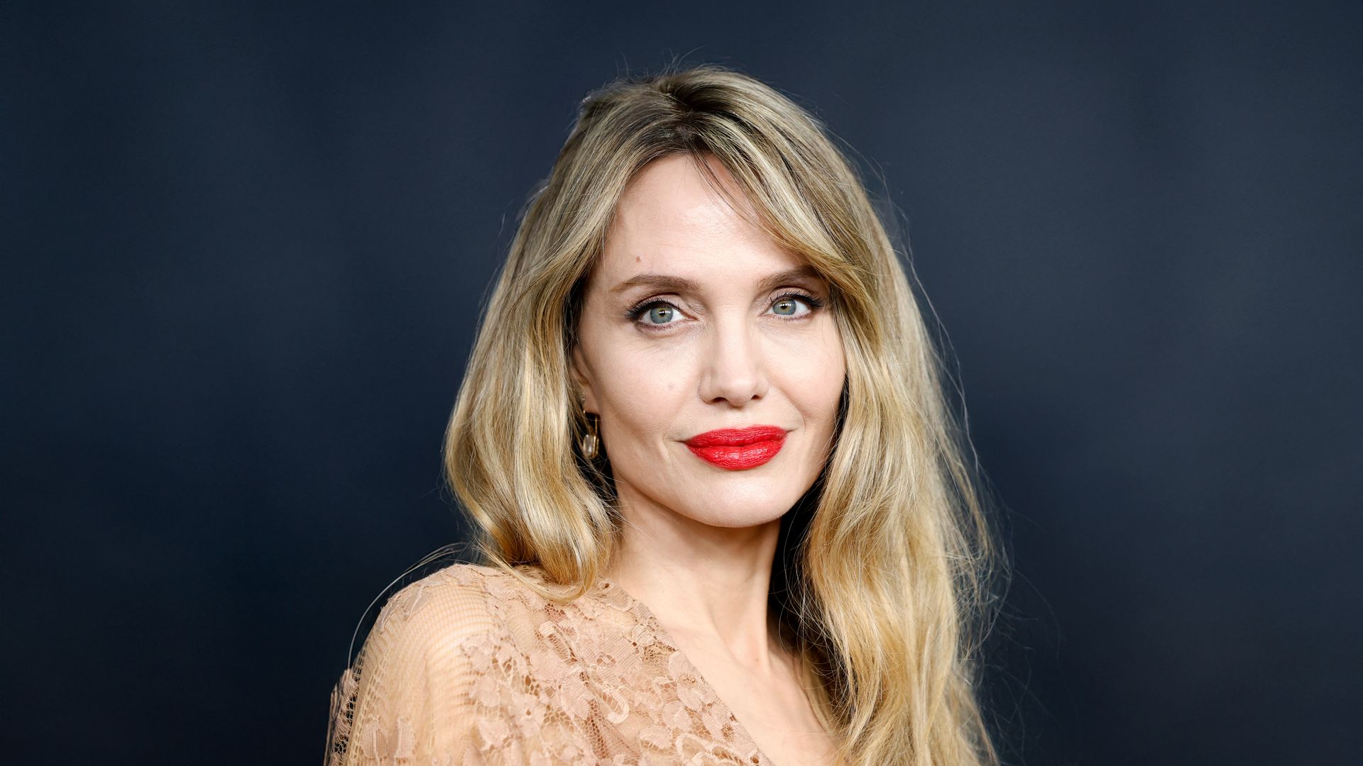 El hijo de Angelina Jolie se muda al antiguo piso de su madre en Nueva York: 'Mamá, dame un día para limpiar'