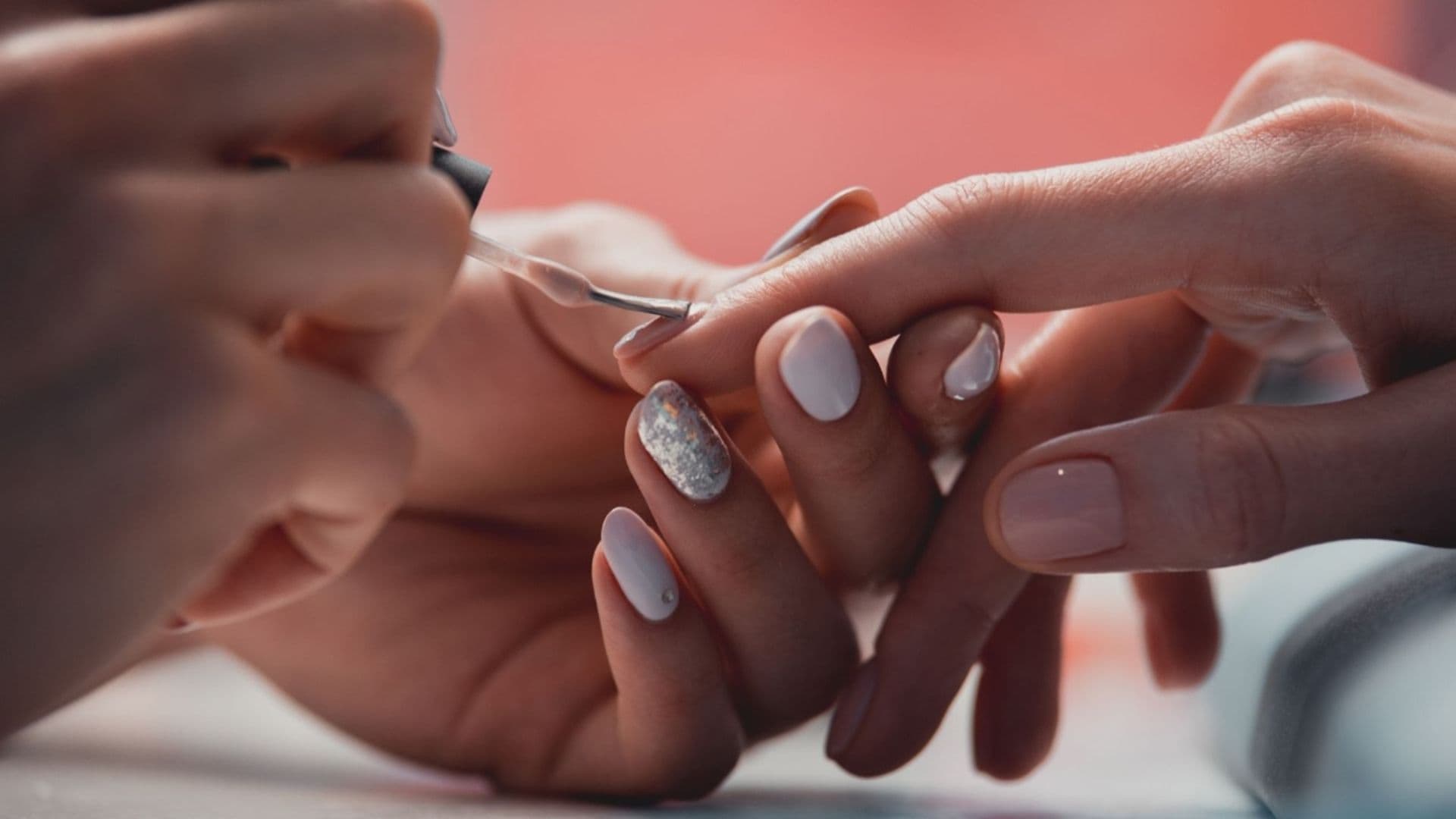 Las 5 mejores lámparas LED para uñas para una manicura de gel perfecta al instante