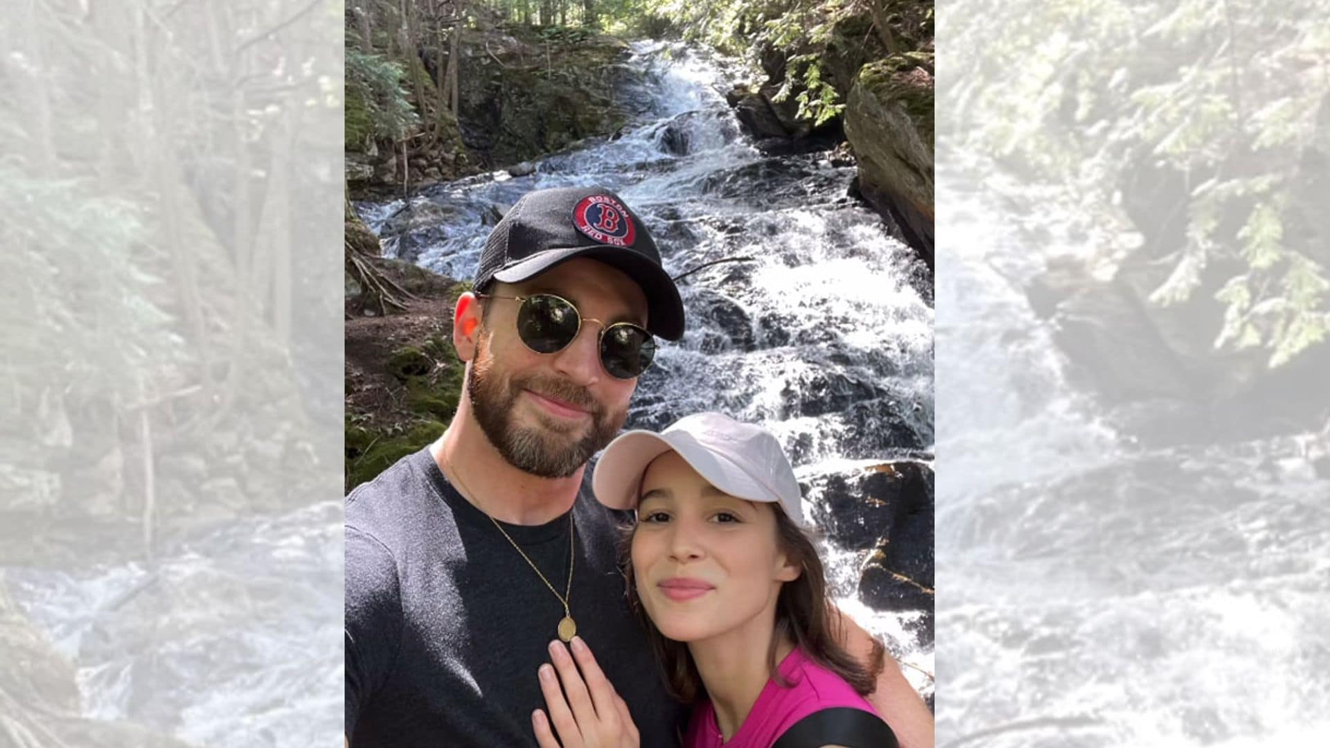Chris Evans abre su álbum más romántico (e íntimo) con Alba Baptista
