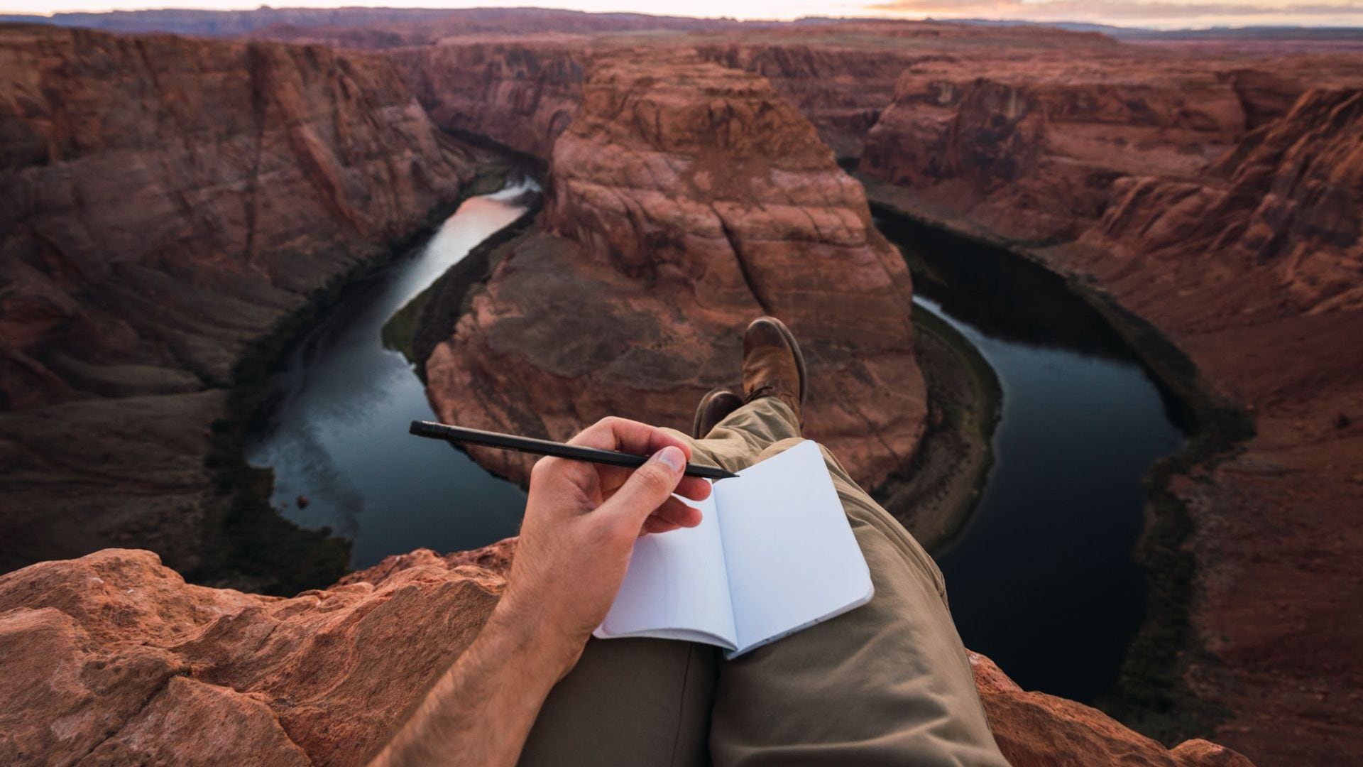 ¿Sabes lo que es un cuaderno de viaje? Te damos ideas y trucos para crear el tuyo este verano