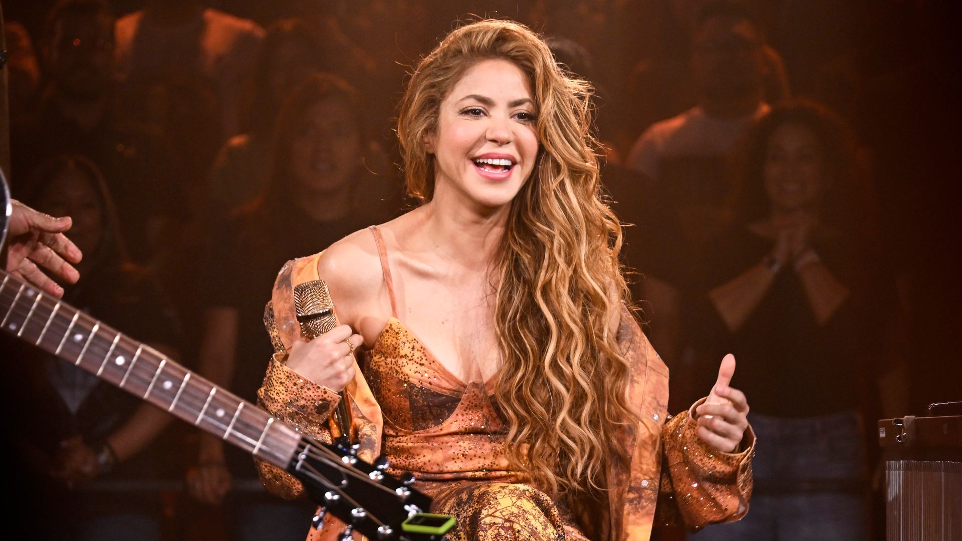 Shakira enciende la nostalgia e interpreta 'Antología' en show de Jimmy Fallon