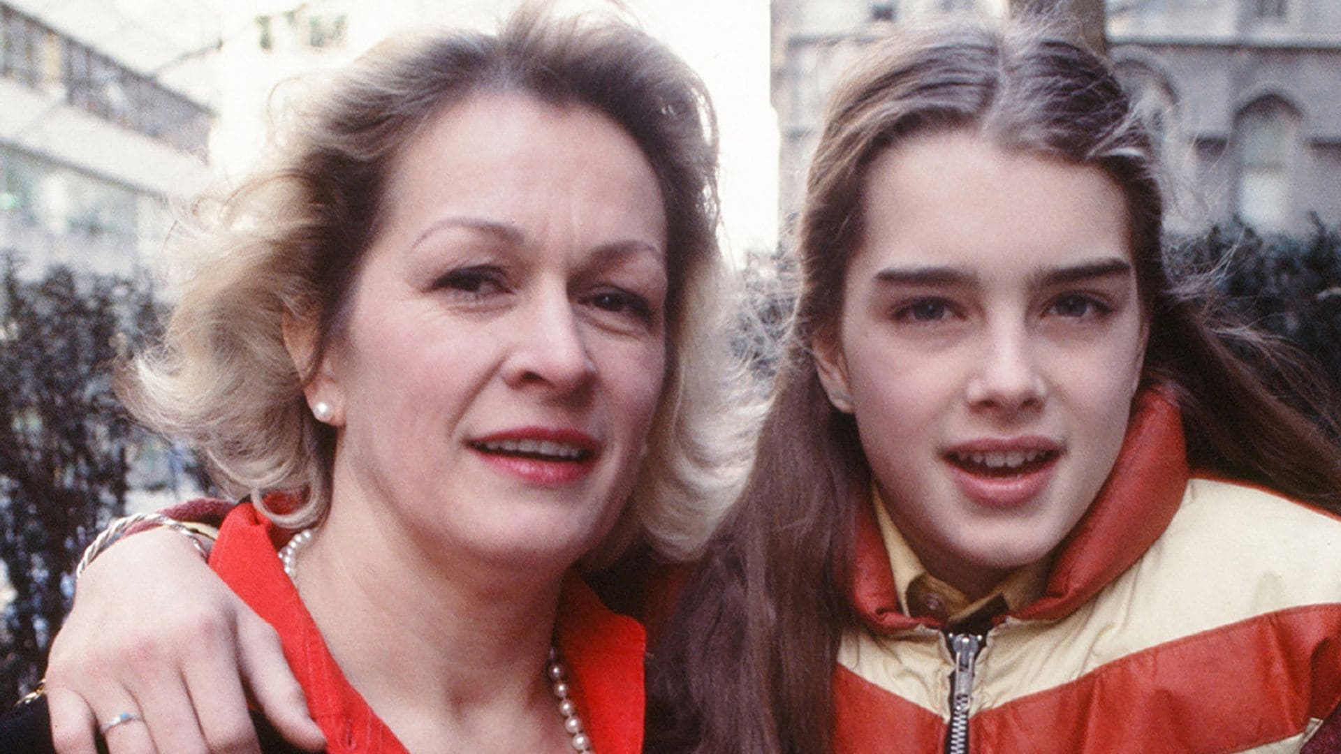 Brooke Shields se derrumba al hablar de su dura infancia: 'No sé cómo mi madre lo permitió'