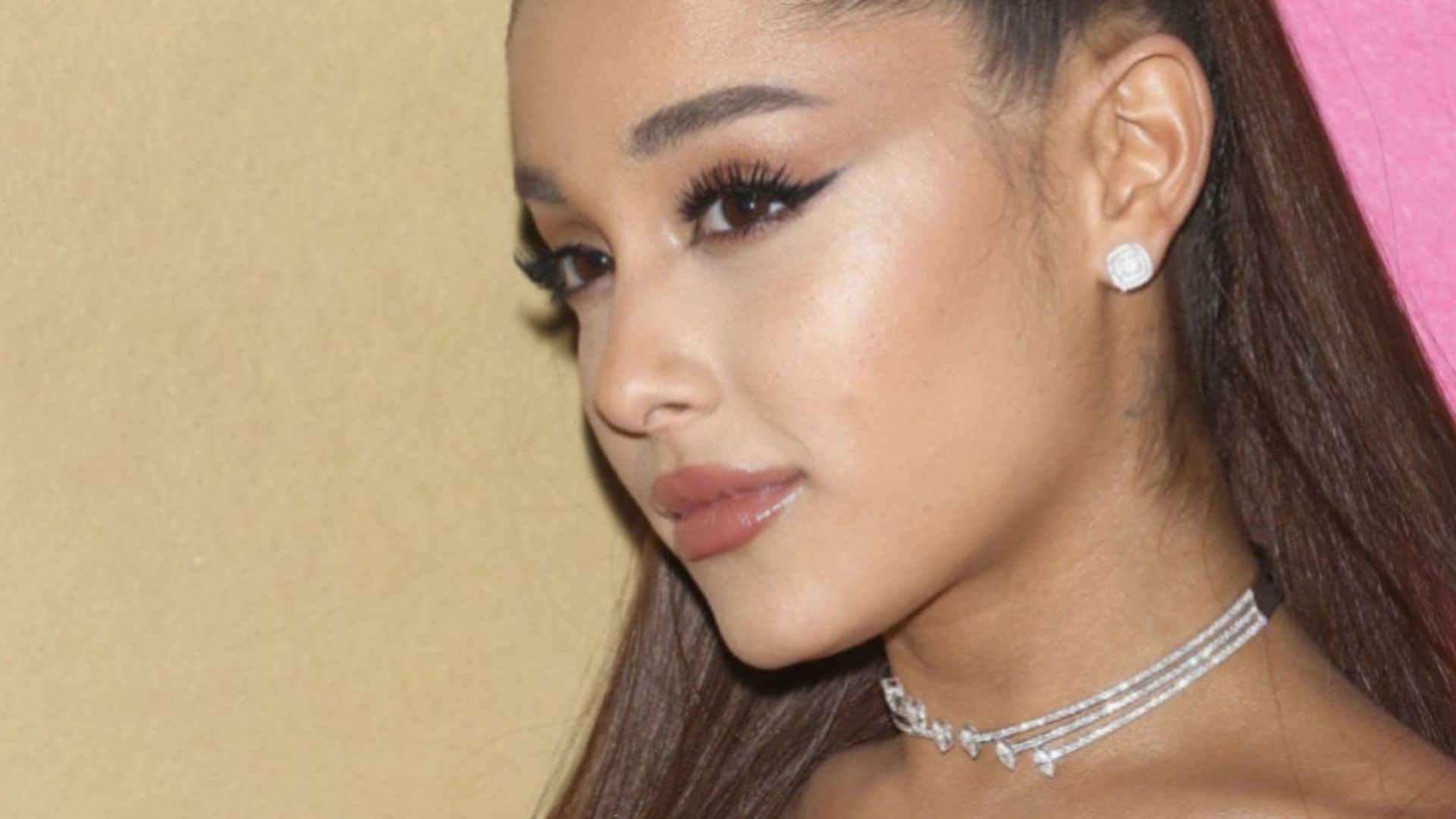 El truco de Ariana Grande para un perfecto 'cat eye'