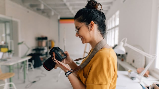 getty mujer camara fotos