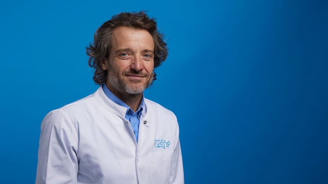 Dr. Javier Albares