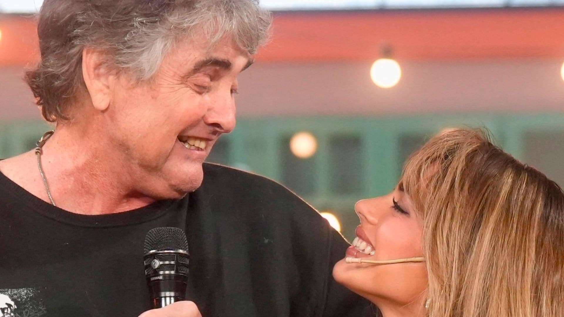 Tini Stoessel se quiebra de emoción al cantar junto a su papá