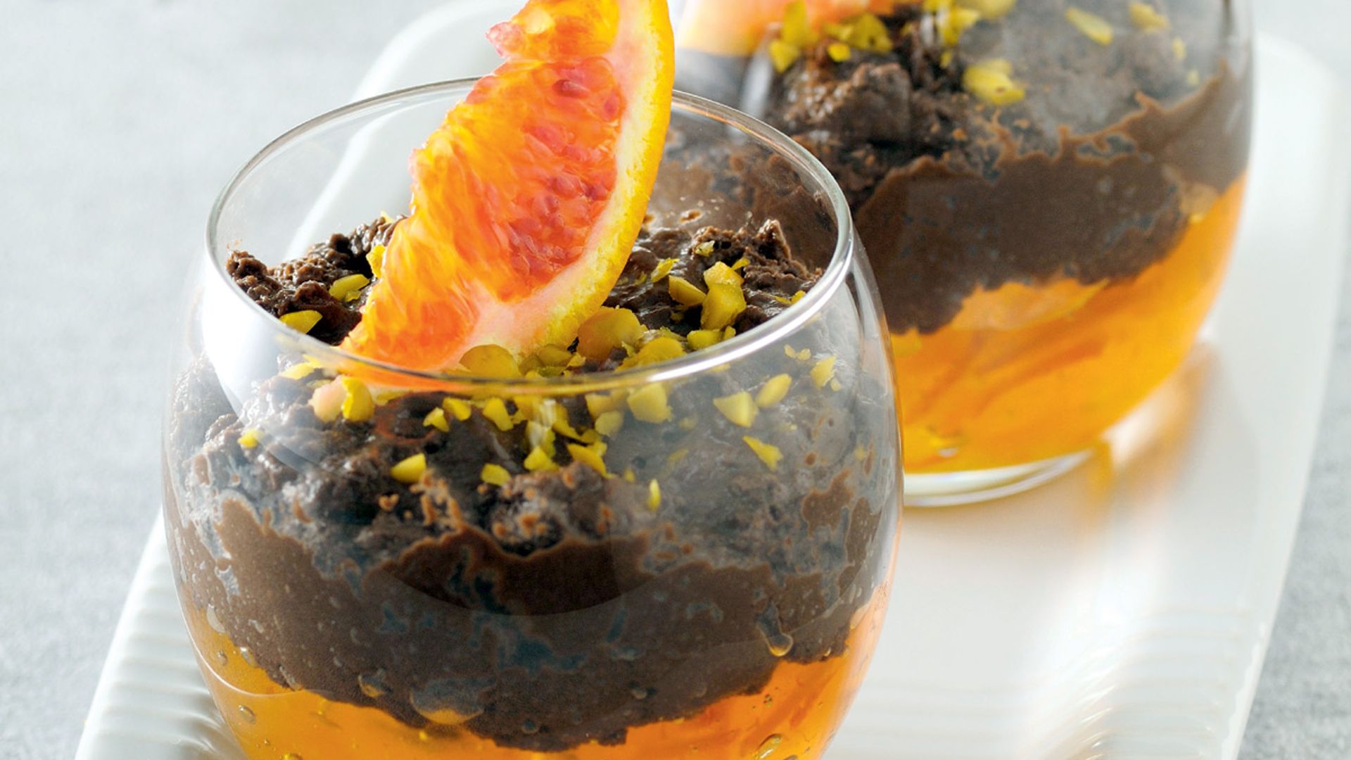 Postre de chocolate con jalea de naranja sanguina