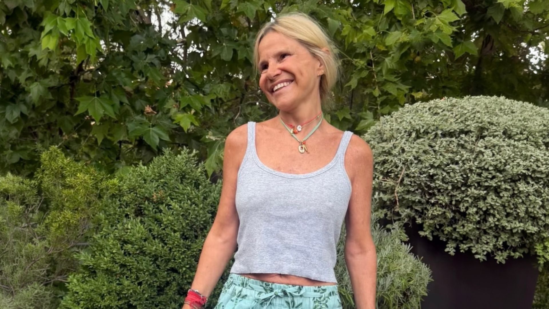 Eugenia Martínez de Irujo con falda de volantes de firma española, 2026.
