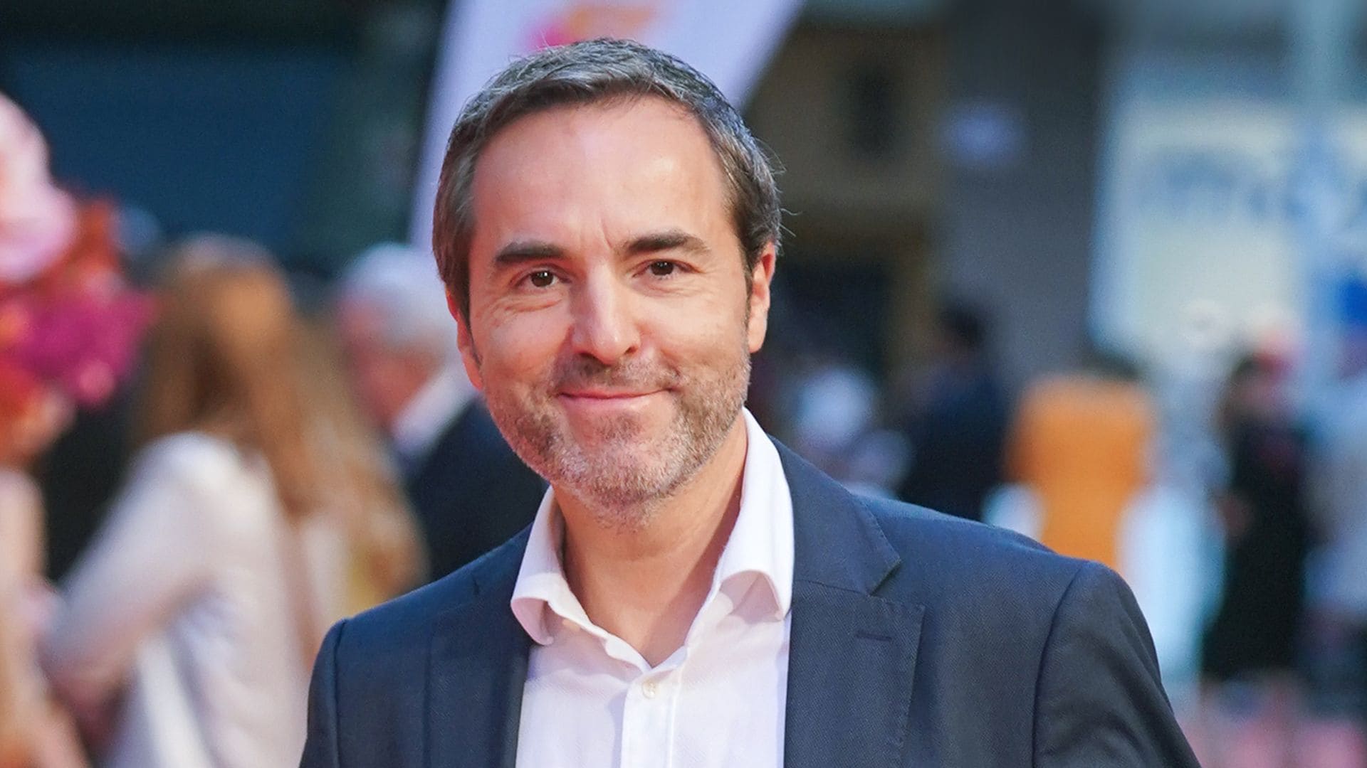 Raúl Pérez en la alfombra naranja previa a la gala de clausura del FesTVal de Vitoria, el 9 de septiembre de 2023