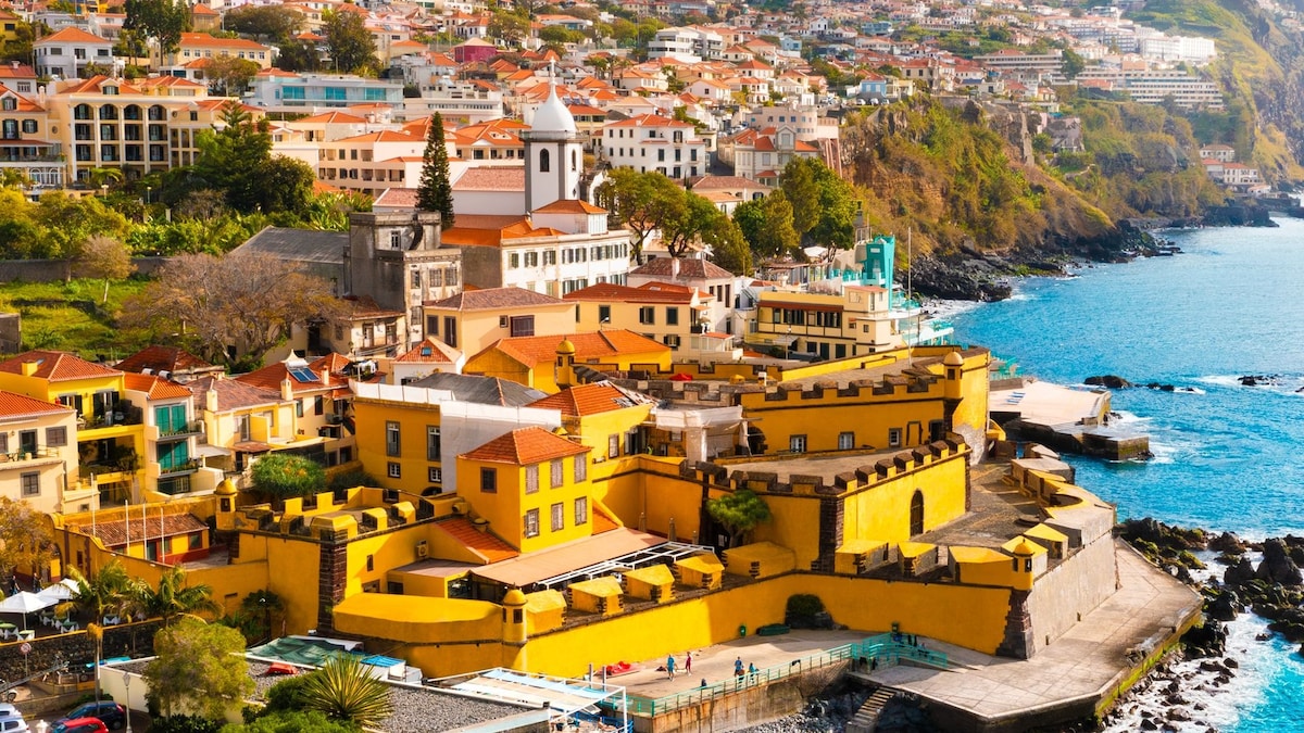 Viaje exprés a la ciudad vertical de la isla de Madeira: dos días para disfrutar de sus sabores, historia y paisajes