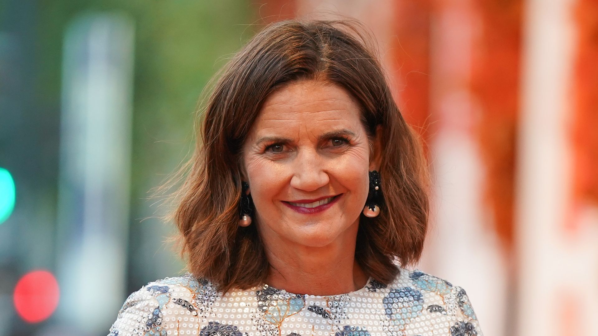 La chef Samantha Vallejo-Nágera posa en la alfombra naranja de la XVII edición del FesTVal de Vitoria, en el Palacio de Congresos Europa, a 4 de septiembre de 2025