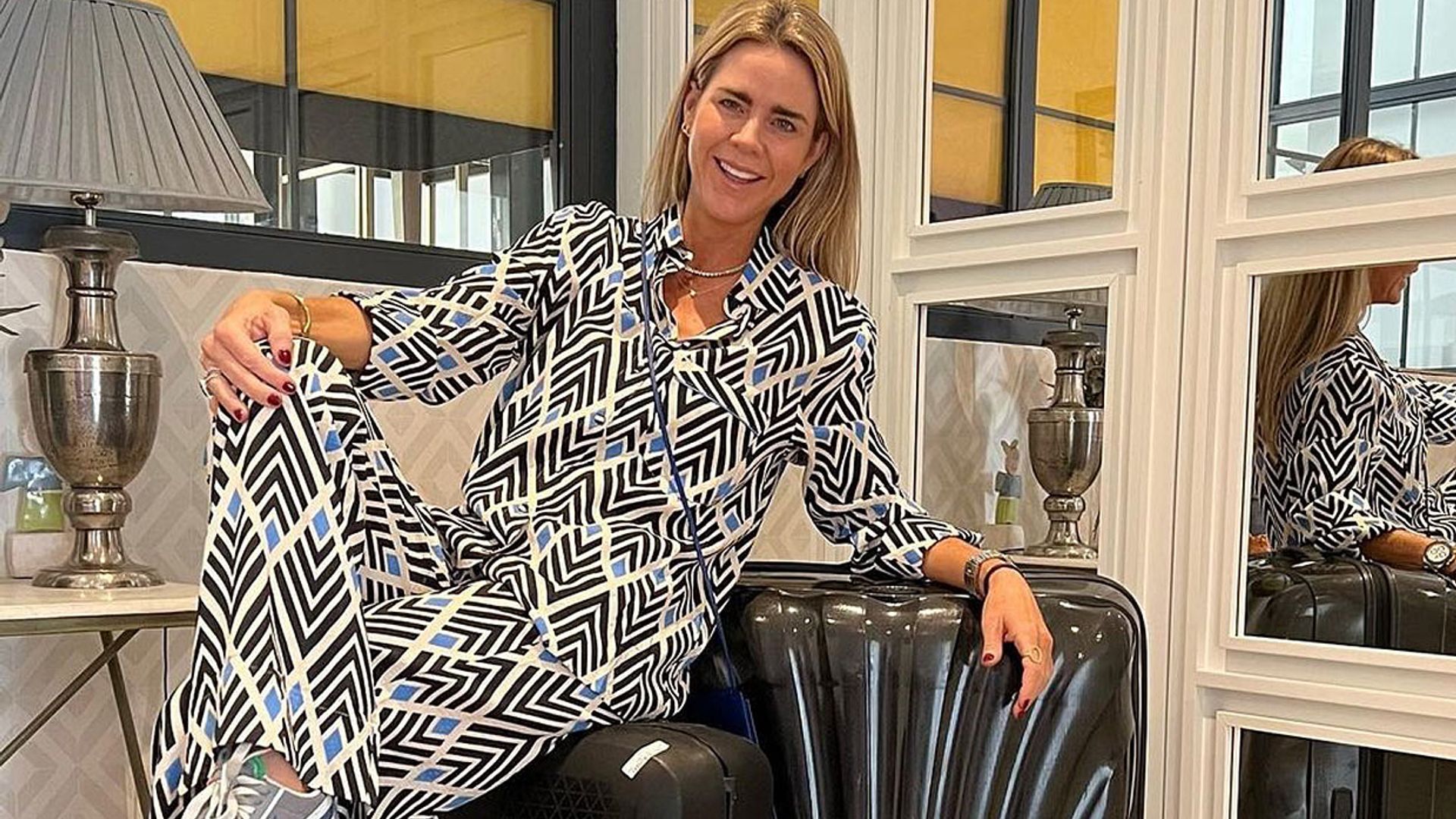 Amelia Bono se compra en Mango un look de 56 euros ideal para viajar