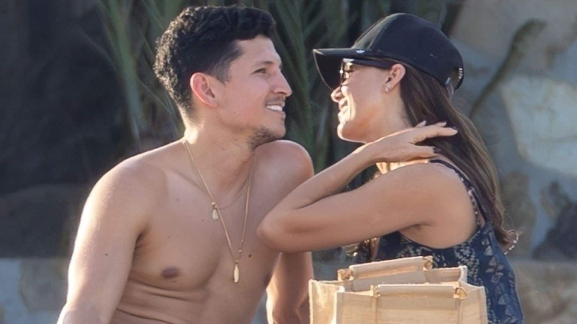 Jessica Alba y Danny Ramirez derrocharon miel en Los Cabos.