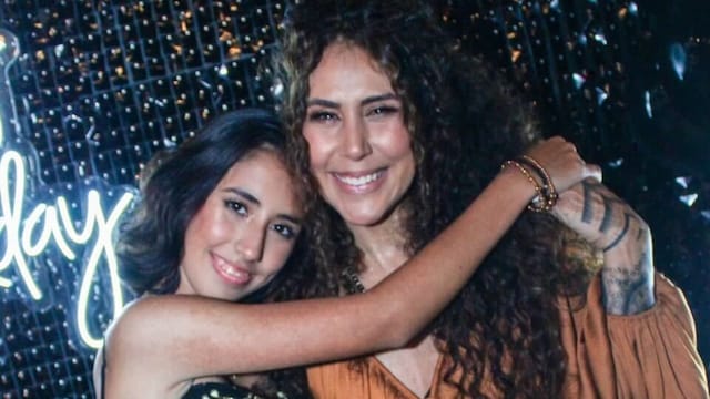 Vica Andrade y su hija Coral, quien cumplió 15 años