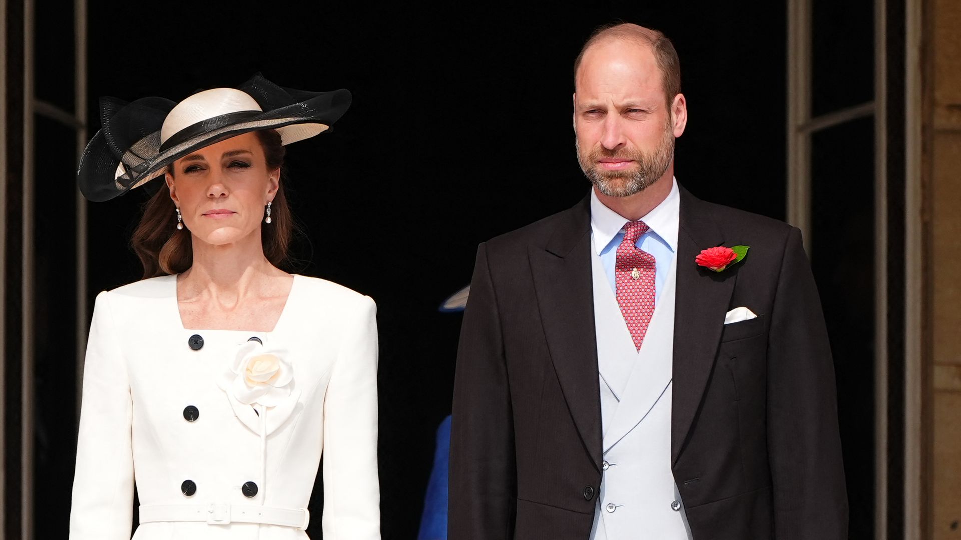Kate Middleton brilla con un elegante look en blanco y negro en la fiesta de jardín de palacio junto al príncipe Guillermo