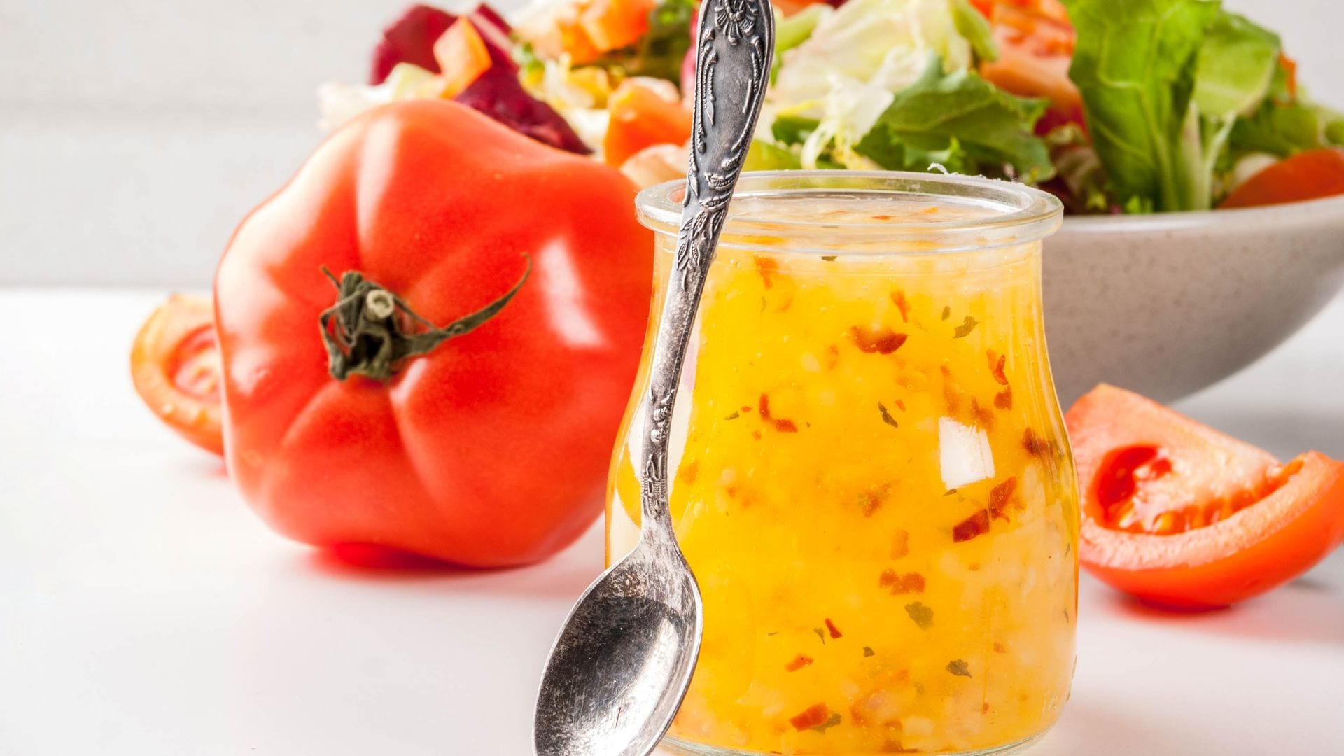 Más allá de la vinagreta clásica: ideas de aliños caseros para llevar tus ensaladas a otro nivel
