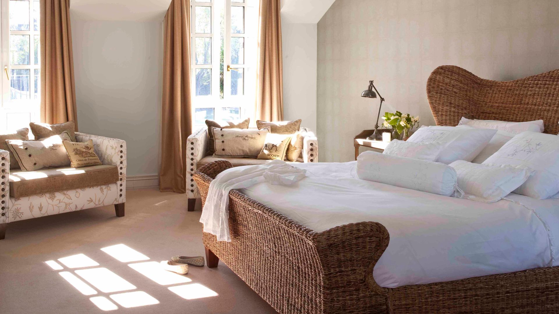 Del cabecero al ventilador de techo: las claves deco de los dormitorios de hotel para copiar en casa este verano