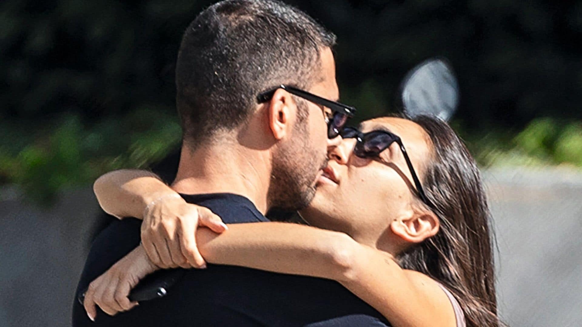 En imágenes: Miguel Ángel Silvestre, el beso de película que confirma su amor por Rebeca Toribio