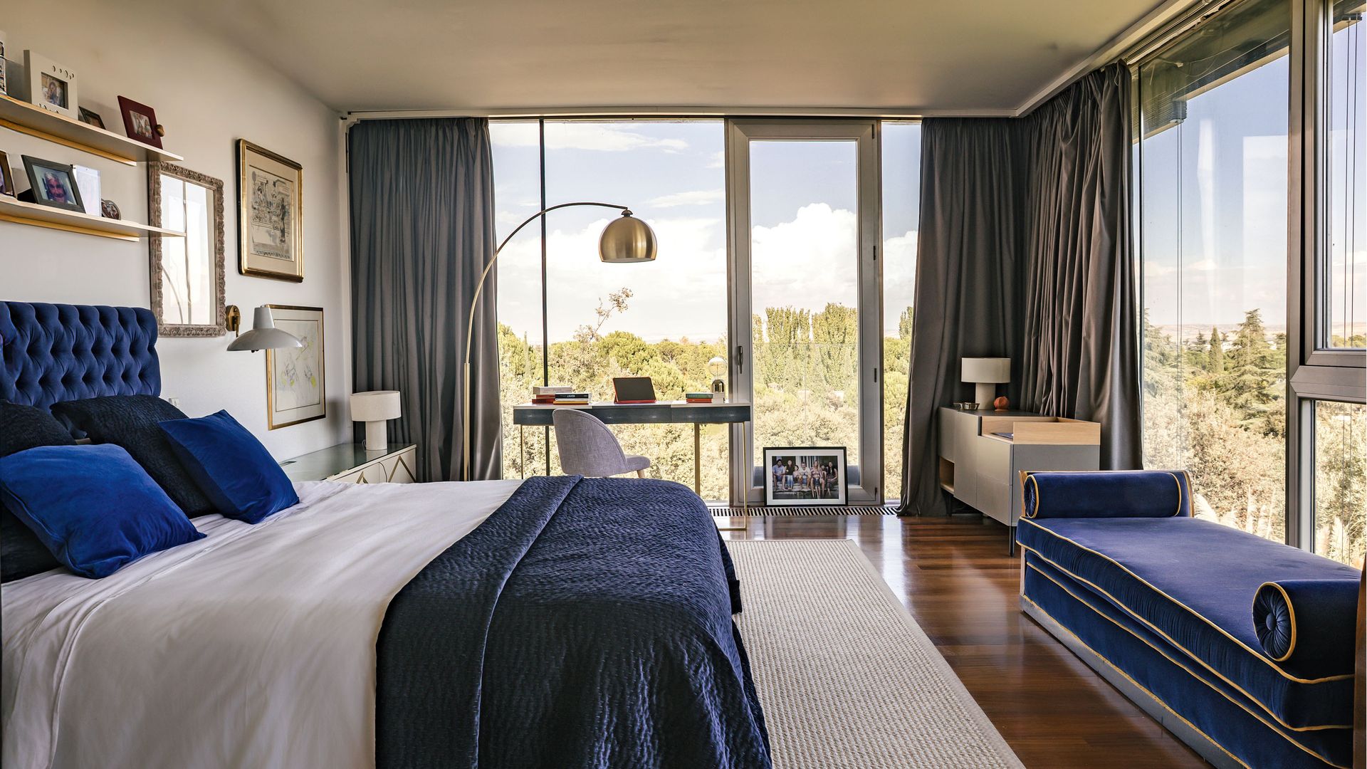 Nina Varsavsky y su ‘chaise longue’ que encontró Martín en una calle de Nueva York, en los 80