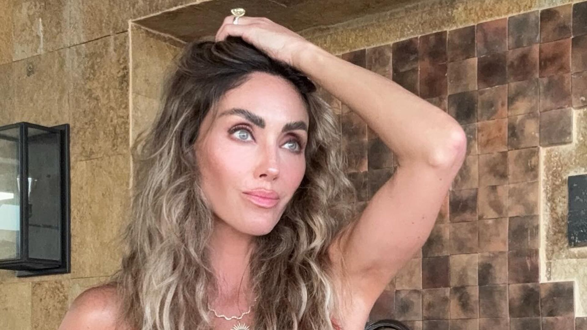 Anahí sufre accidente durante su entrenamiento y hace una promesa a sus hijos.