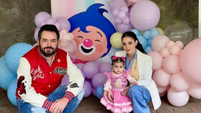 José Eduardo Derbez, Paola Dalay y su pequeña hija Tessa.