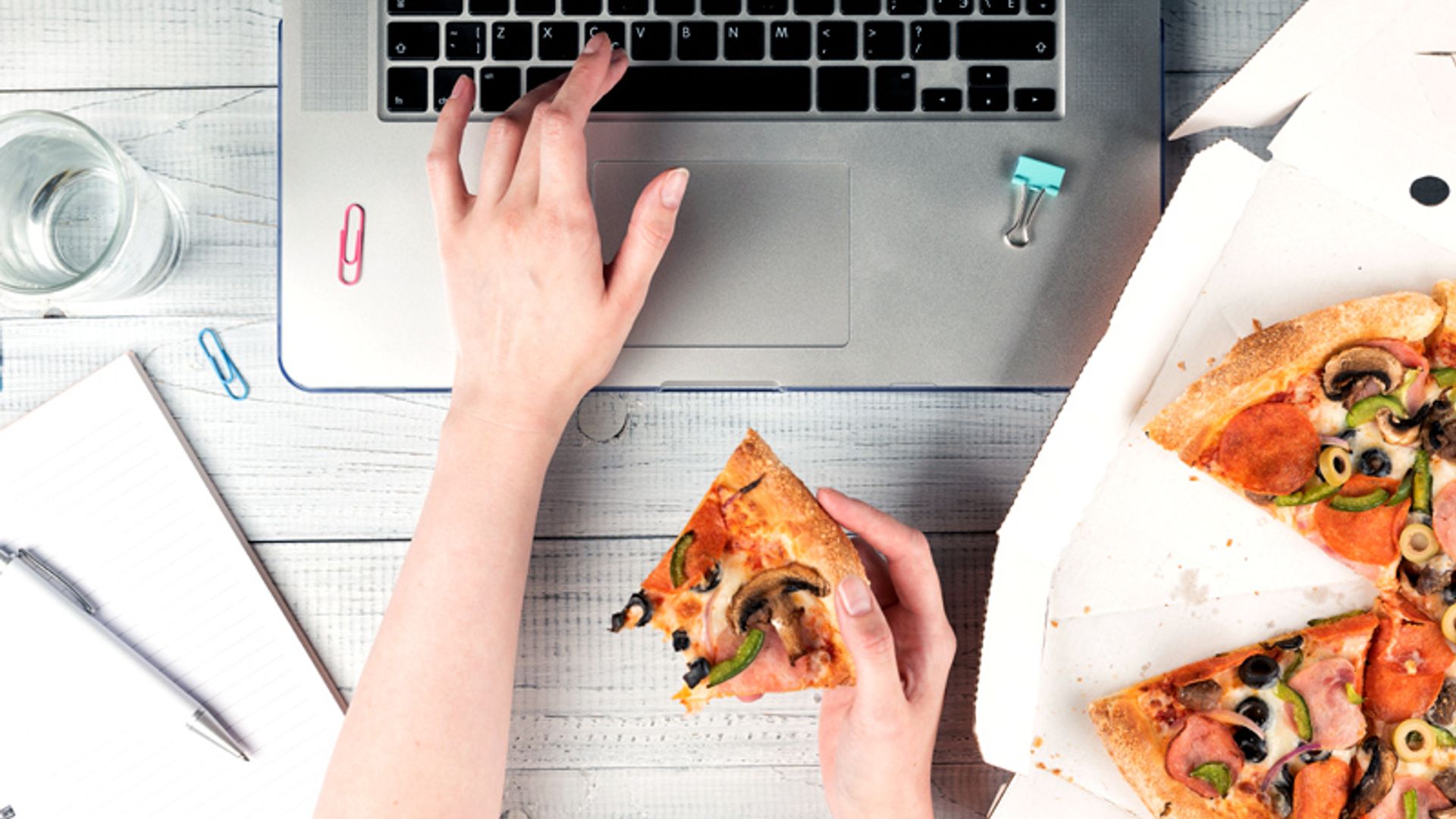 ¿Teletrabajo = aumento de peso? Con estos 'tips' y recetas será más fácil evitarlo