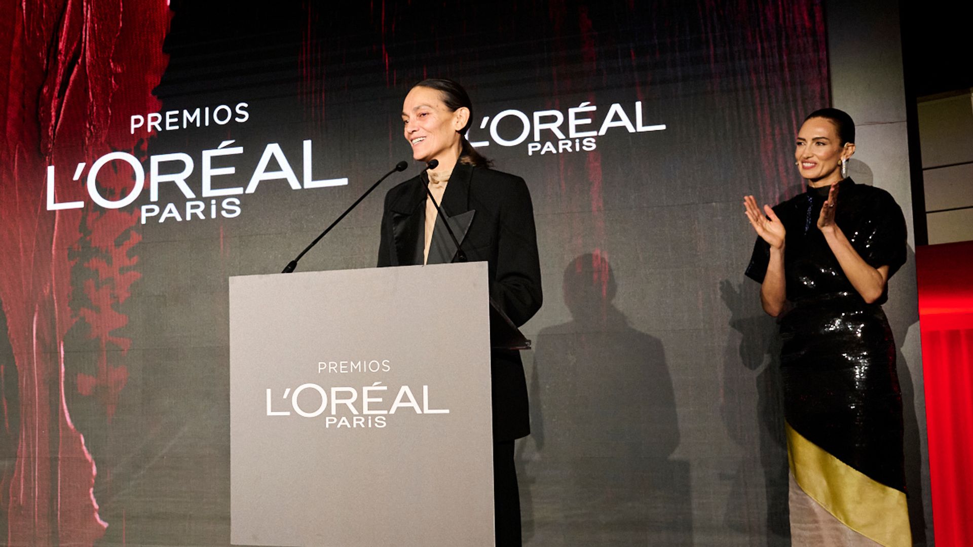 Laura Ponte recibiendo el Premio L´Oreal