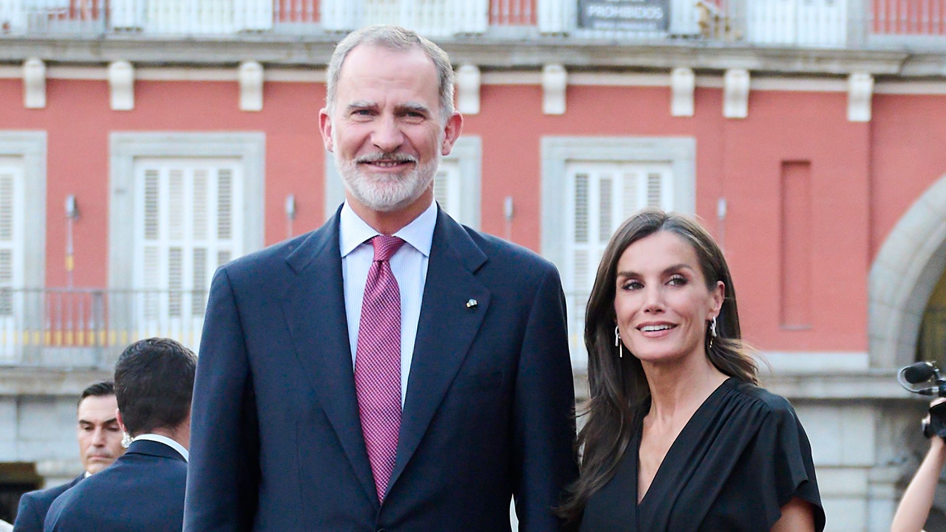 Los Reyes Felipe y Letizia en un acto en la plaza Mayor de Madrid