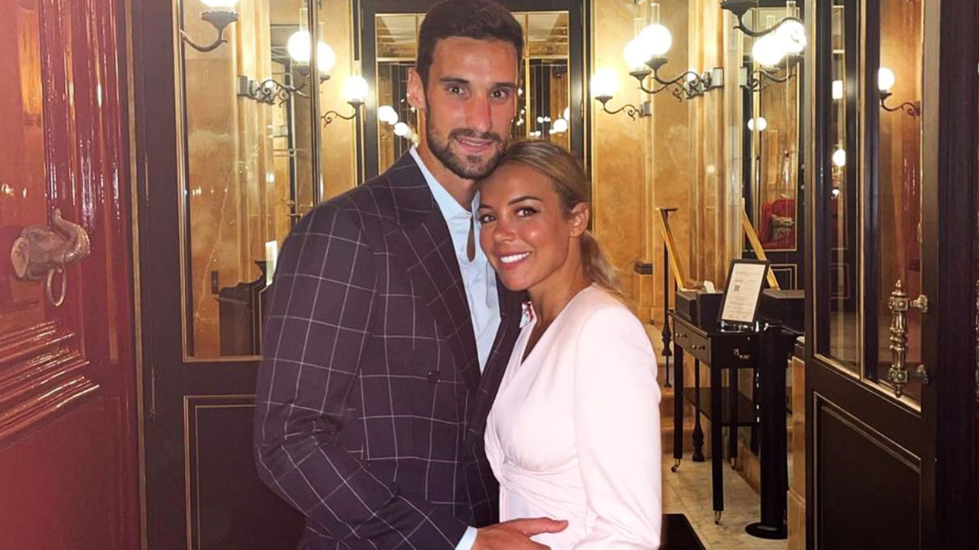 Sergio Rico y Alba Silva cuentan cuáles son sus planes para esta Navidad tan especial y desvelan su deseo para 2024