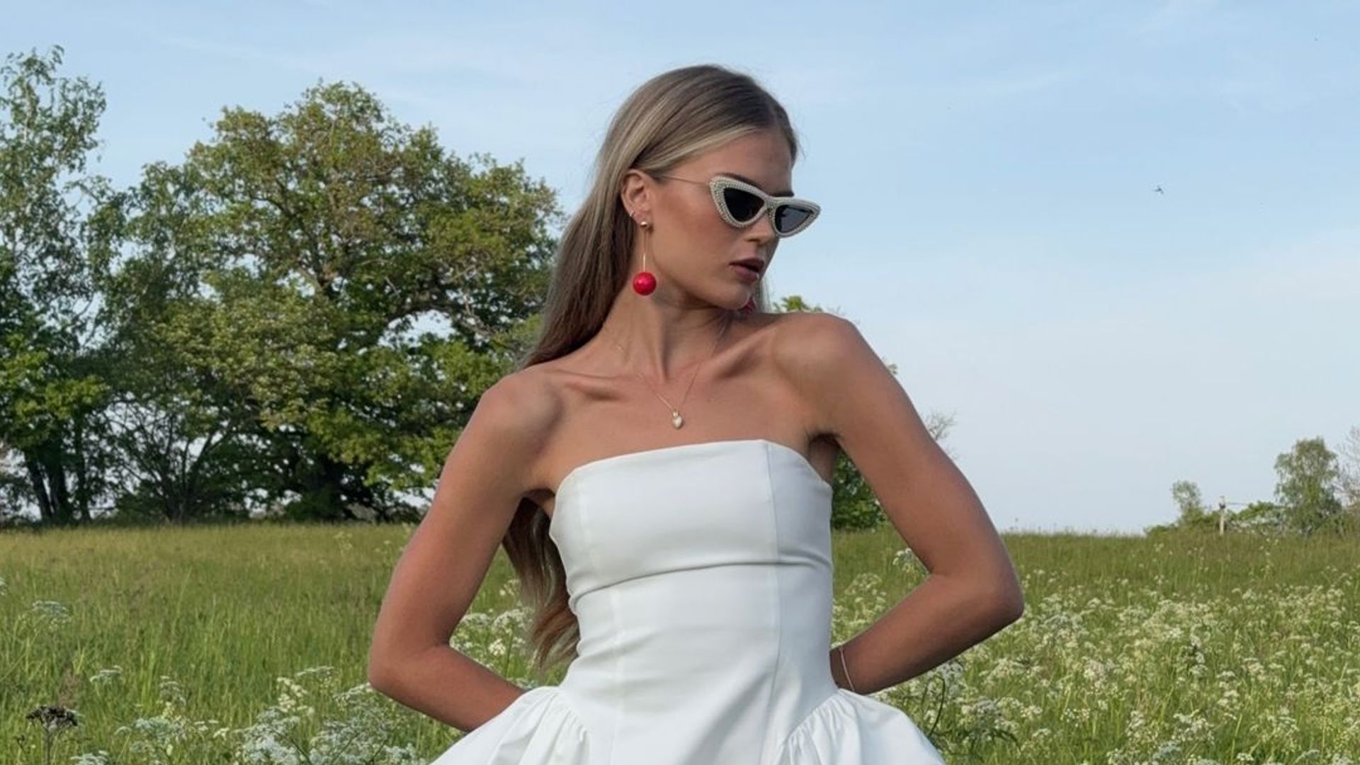 Los looks blancos más 'chic' con los que estar elegante y potenciar tu bronceado