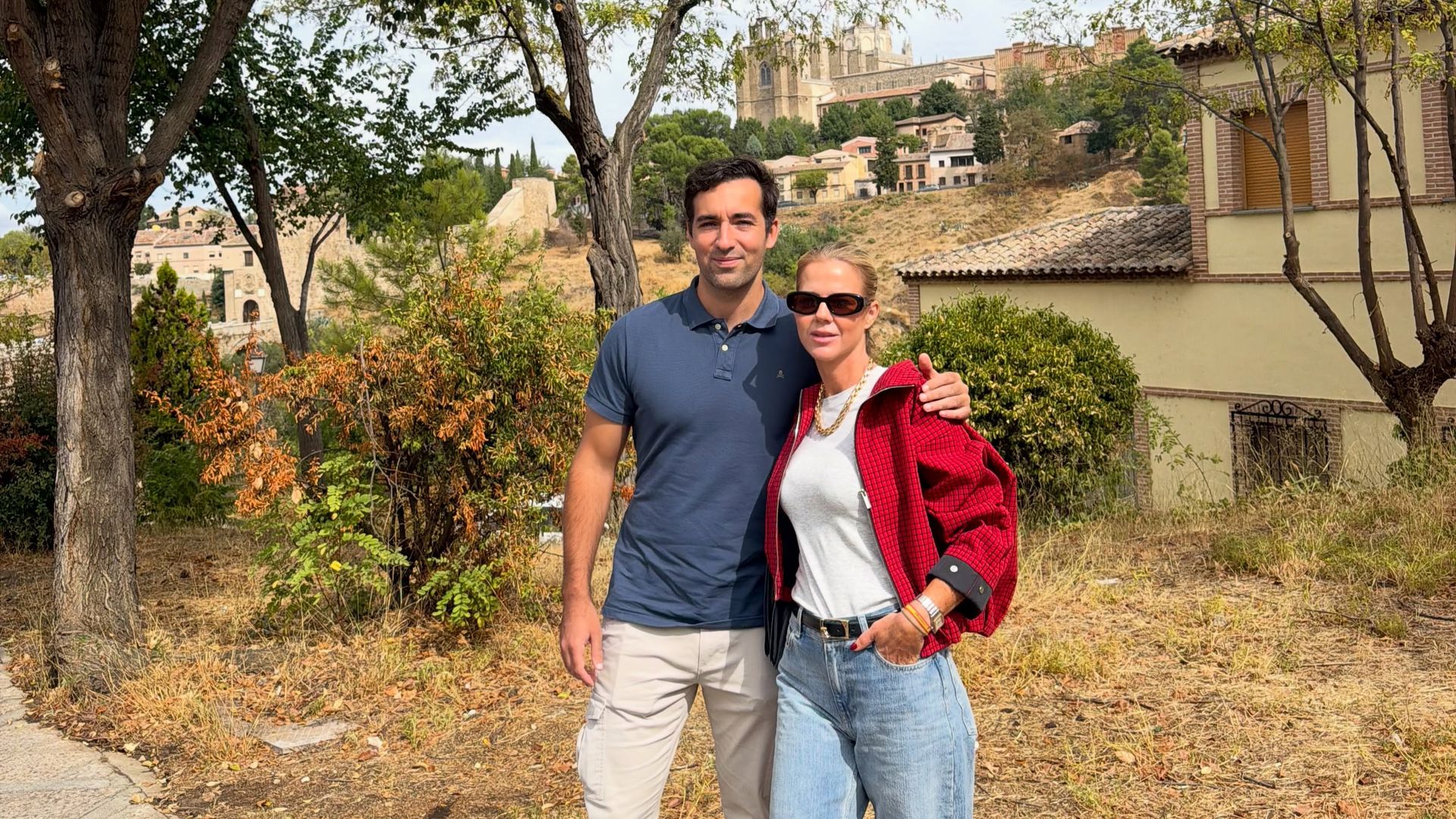 La familia Bono se reúne en Toledo por los 17 años del hijo mayor de Amelia Bono, con su novio Alejandro Reina como invitado destacado