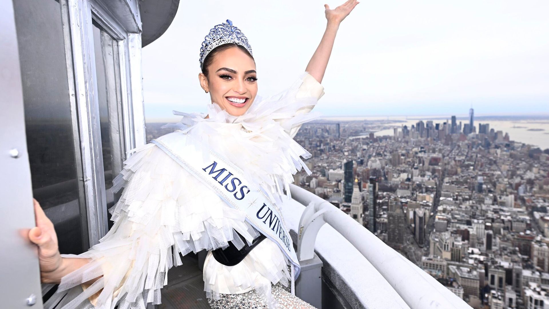 R’Bonney Gabriel se despide de la corona de Miss USA, ¿qué sucedió?