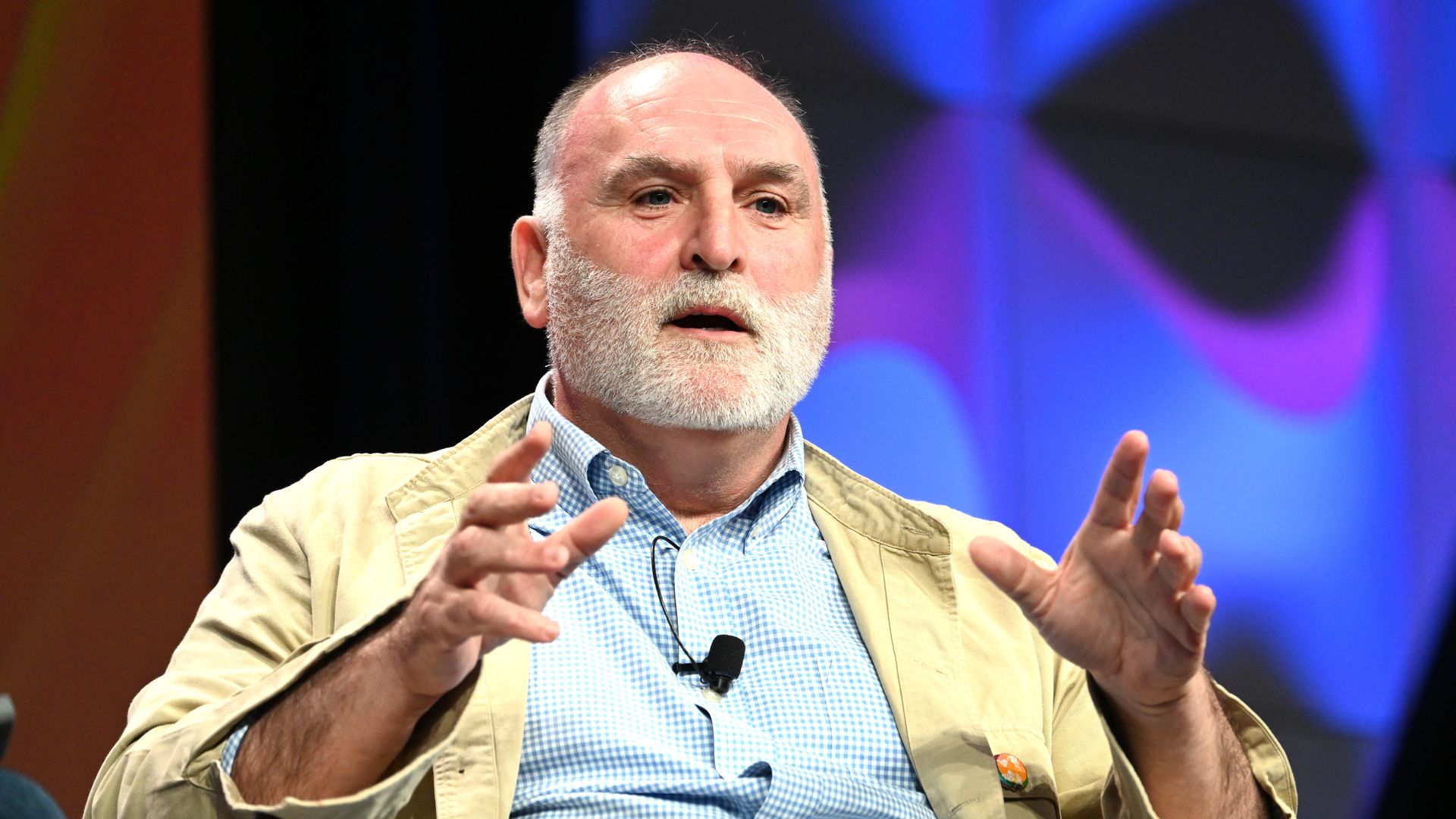El chef José Andrés recuerda la etapa más dura de su infancia: “La nevera estaba vacía… y mi madre hacía magia”