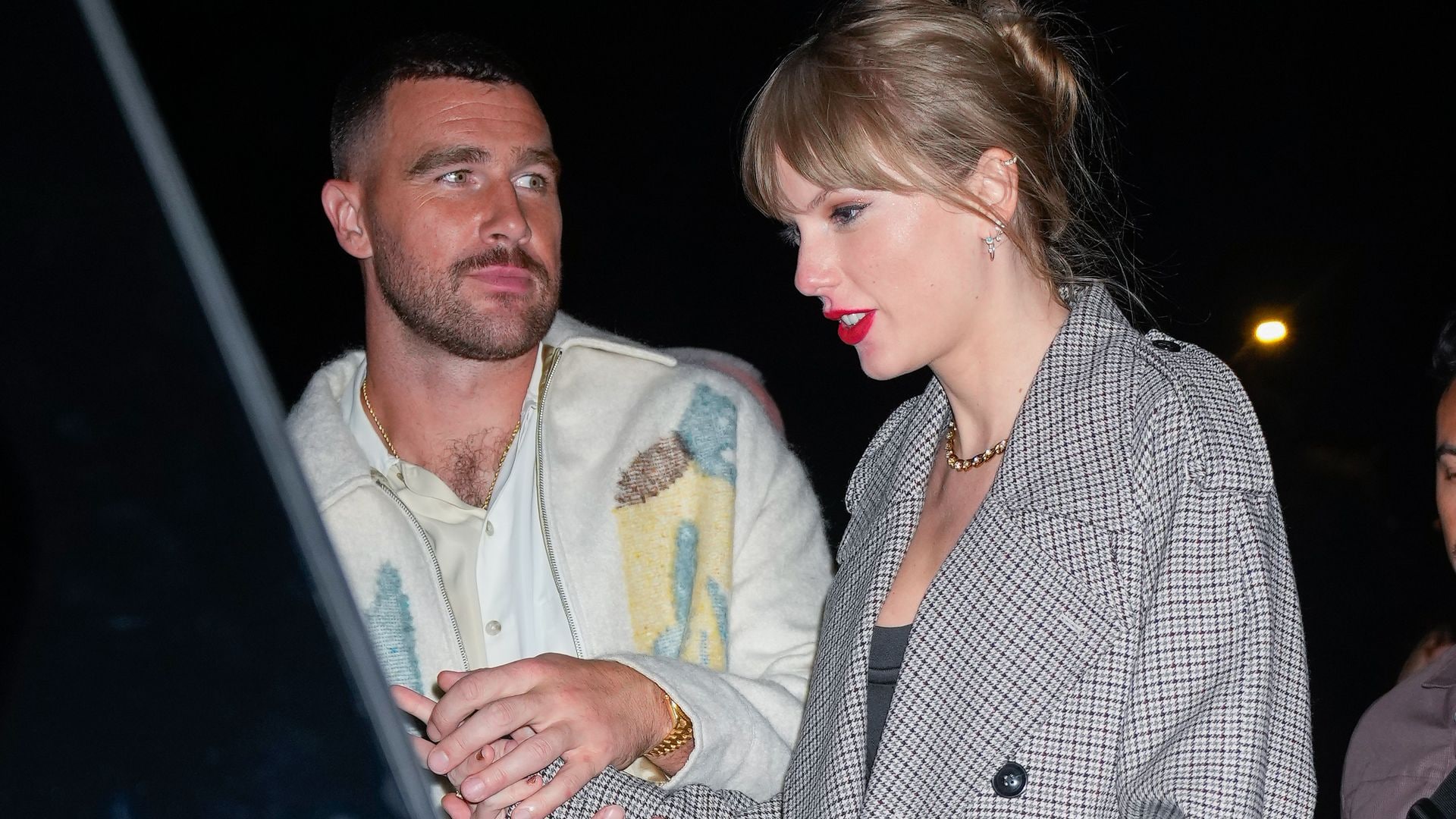 Travis Kelce habla por primera vez de su compromiso con Taylor Swift y comparte nuevos detalles