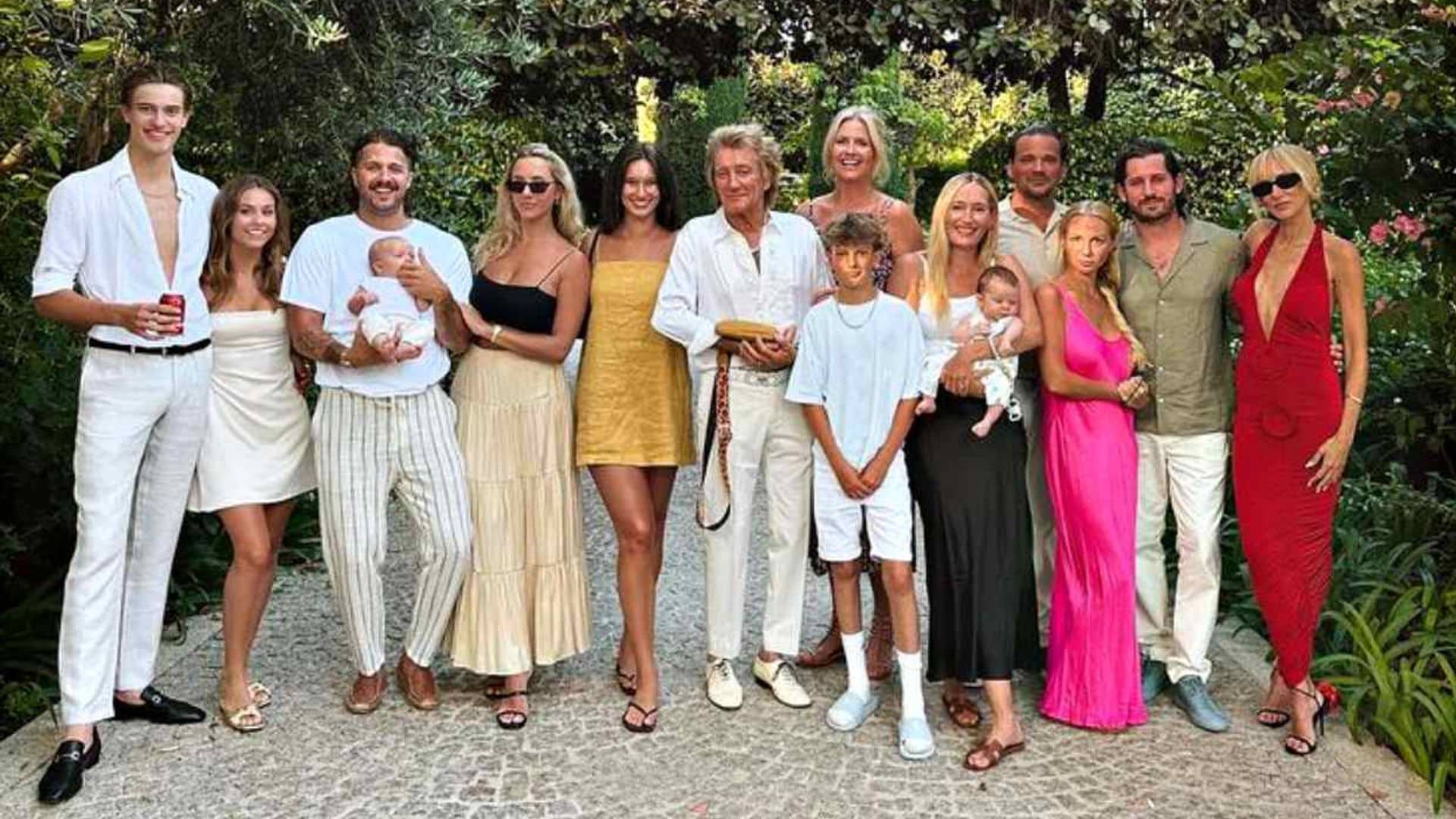 El entrañable álbum de fotografías de Rod Stewart con sus nietos en Marbella