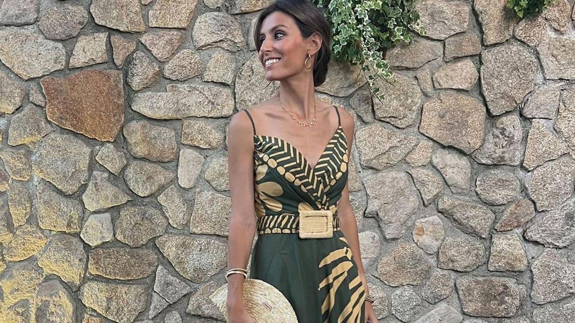Solidario, sostenible y otros detalles del nuevo vestido tropical de Ana Boyer