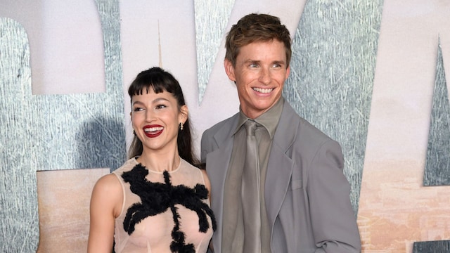 Úrsula Corberó y Eddie Redmayne en la premiere de Jackal