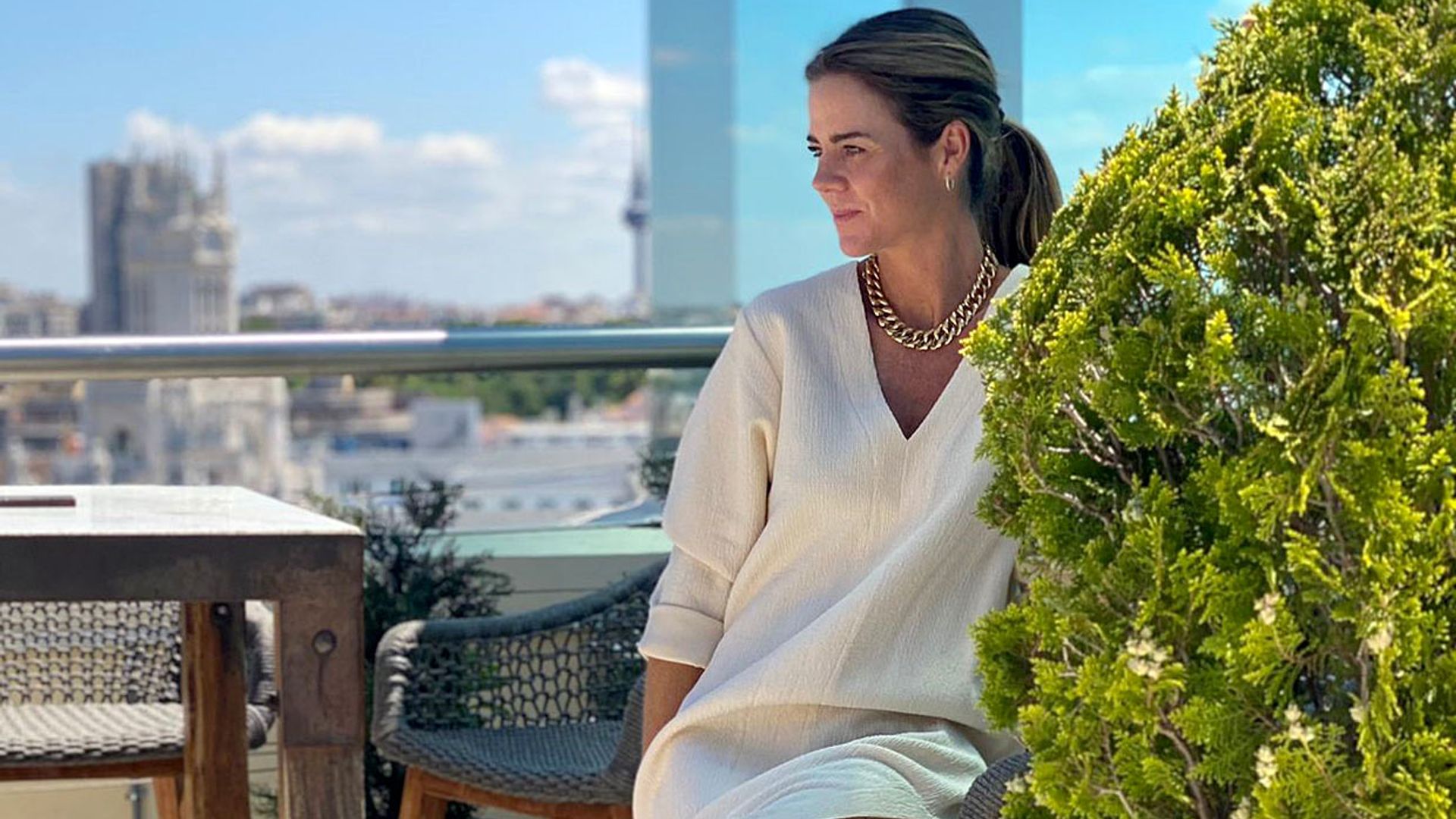 El calzado ultracómodo con el que Amelia Bono transforma un look básico
