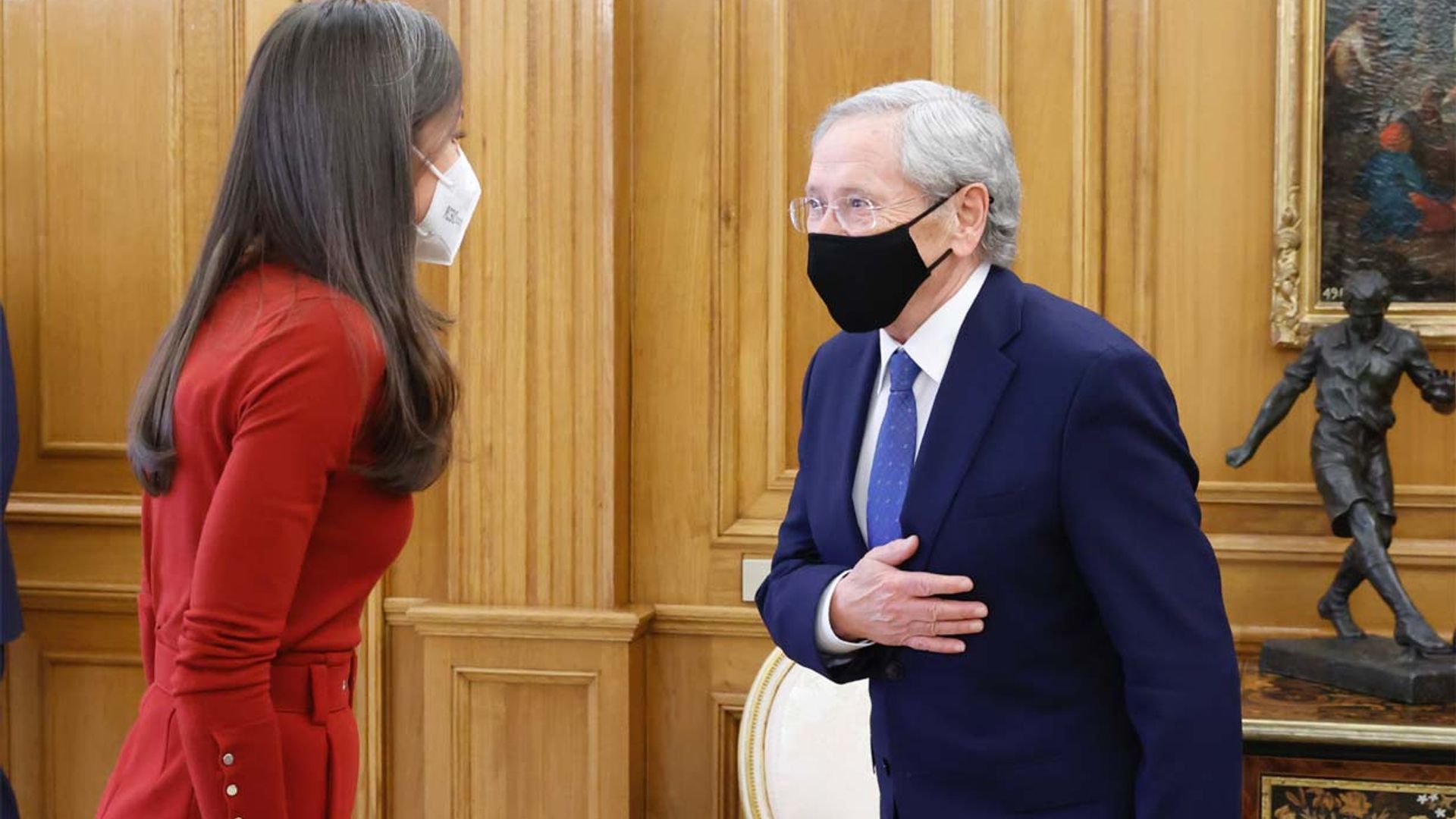 La reina Letizia recibe en audiencia a periodistas, entre ellos el padre de una de sus amigas