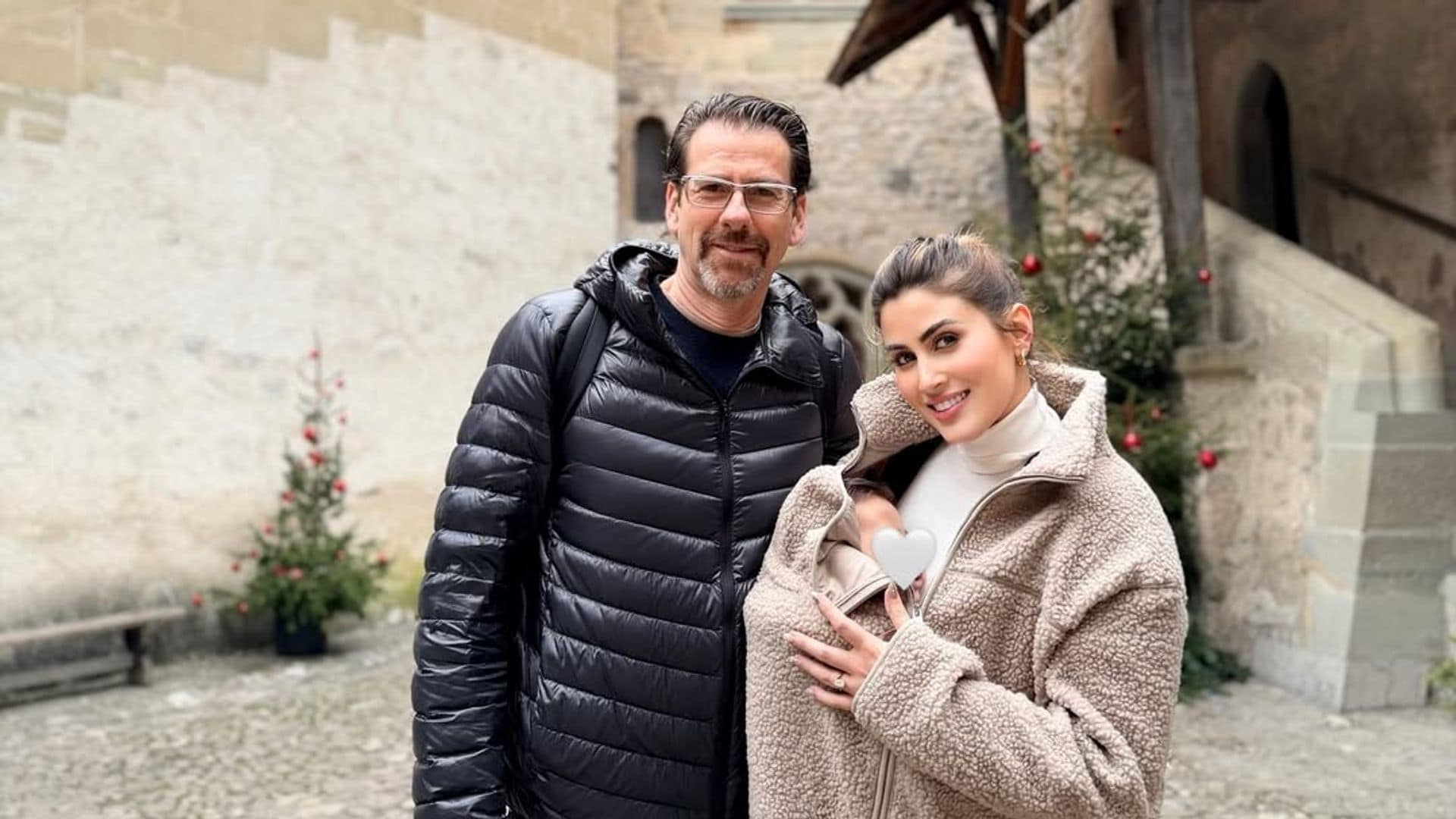 Sofía Rivera Torres y Eduardo Videgaray en el Château de Chillon, con su hijo Ferrán.