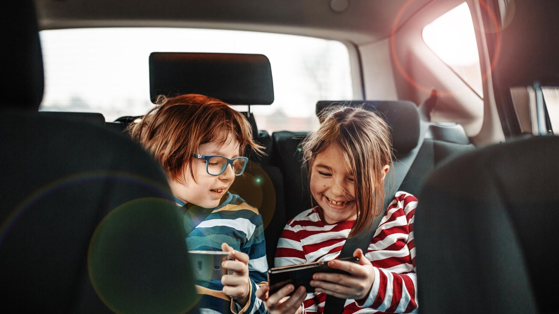 Juegos de mesa fáciles de transportar para hacer más llevaderos los viajes con niños